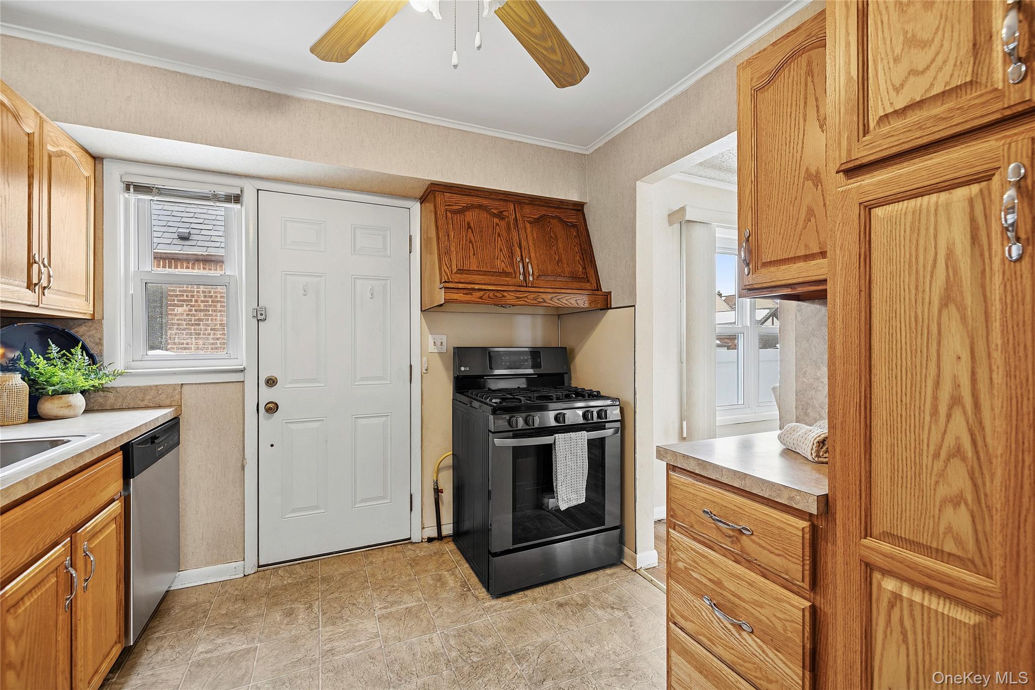 #6 photo, 136 3rd Street, New Hyde Park , NY 11040