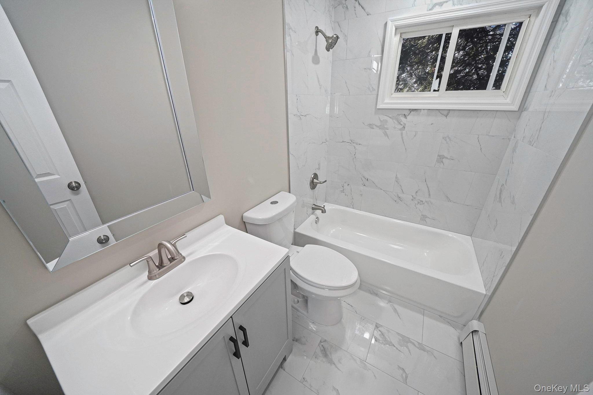 #12 photo, 182 W 17th Street, 东长岛 鹿园 Deer Park , NY 11729