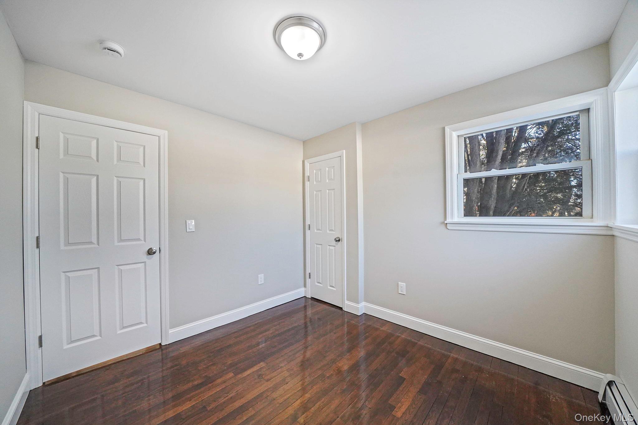 #13 photo, 182 W 17th Street, 东长岛 鹿园 Deer Park , NY 11729