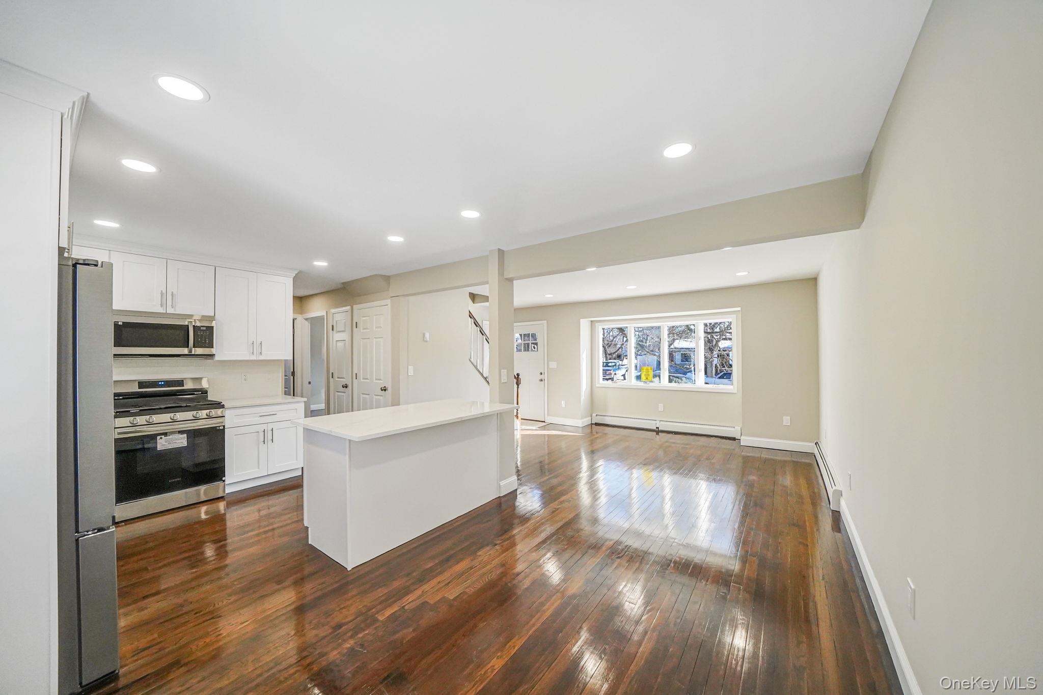 #4 photo, 182 W 17th Street, 东长岛 鹿园 Deer Park , NY 11729