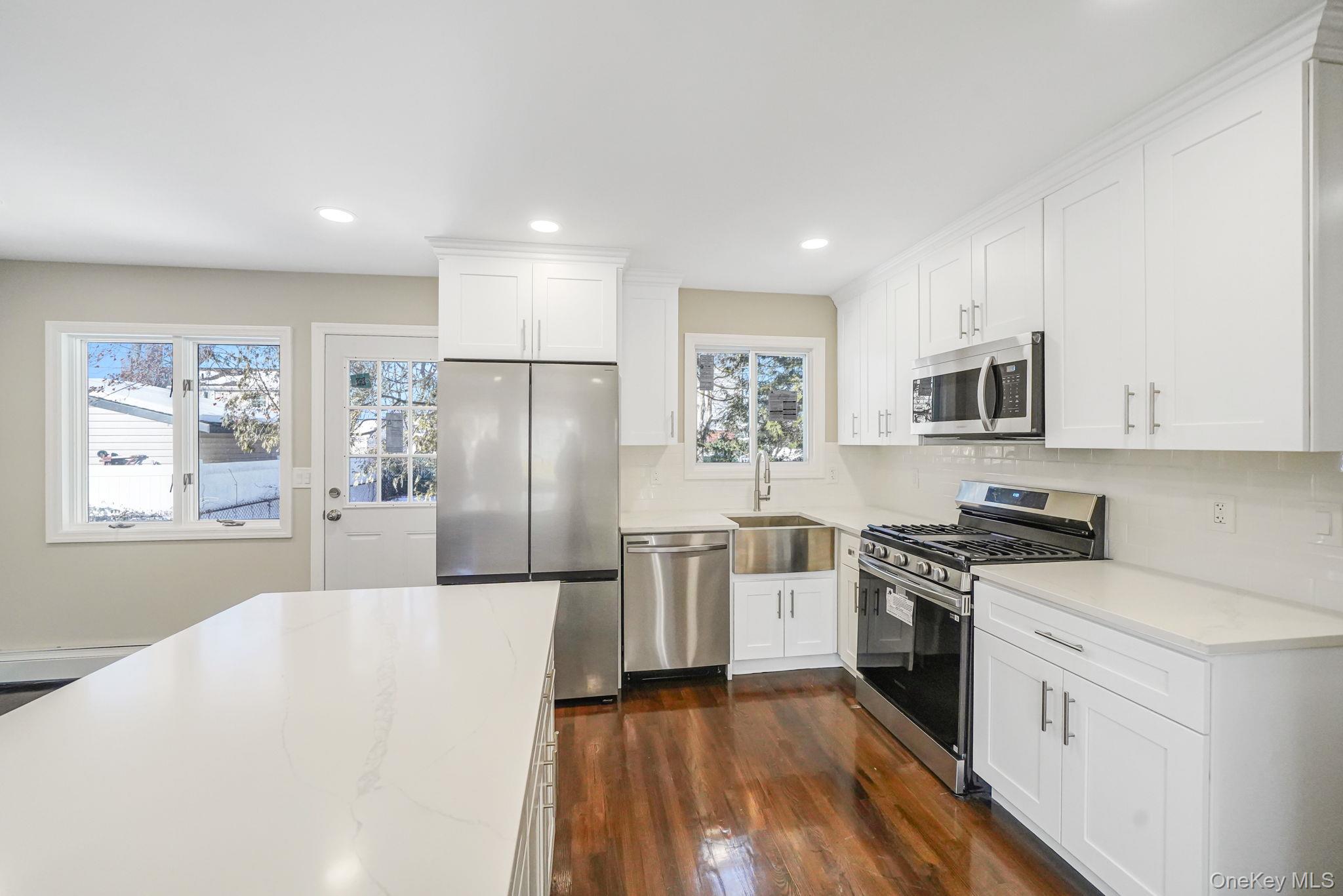 #6 photo, 182 W 17th Street, 东长岛 鹿园 Deer Park , NY 11729