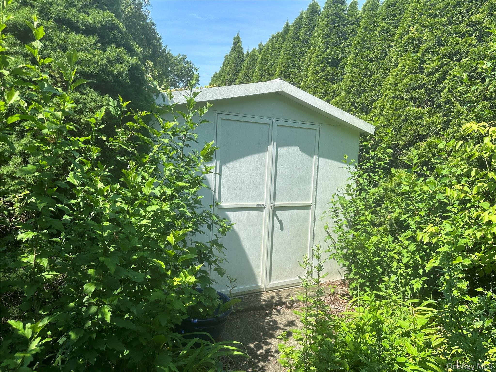 #11 photo, 1661 Old Country Road, Riverhead , NY 11901