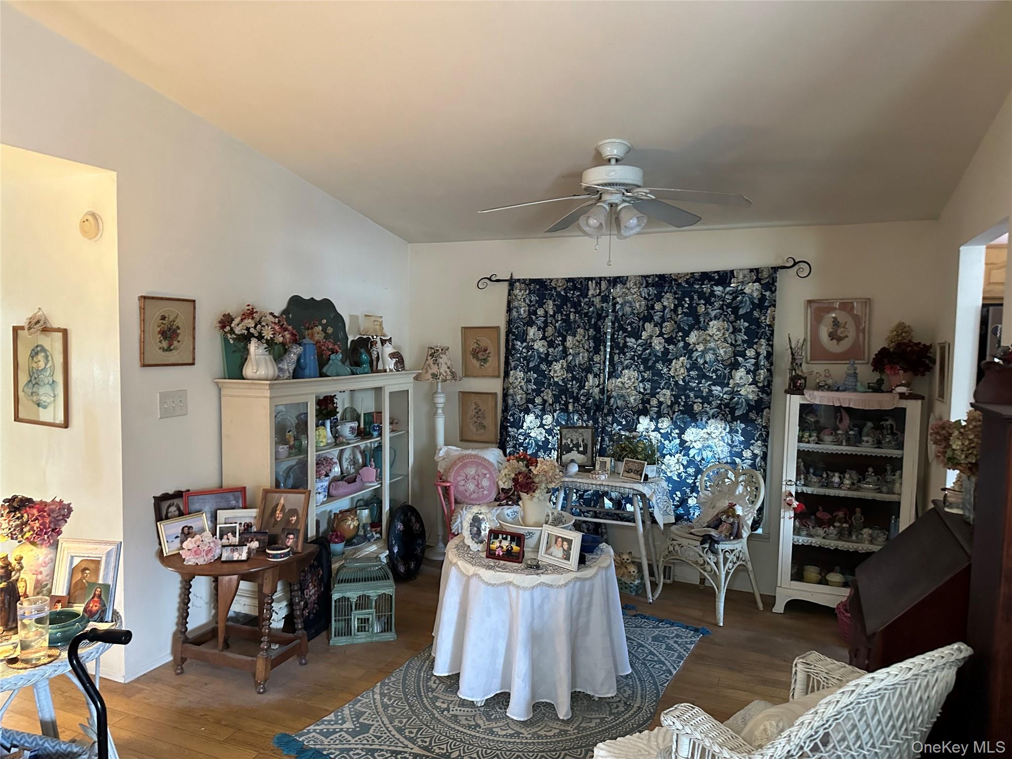 #5 photo, 1661 Old Country Road, Riverhead , NY 11901