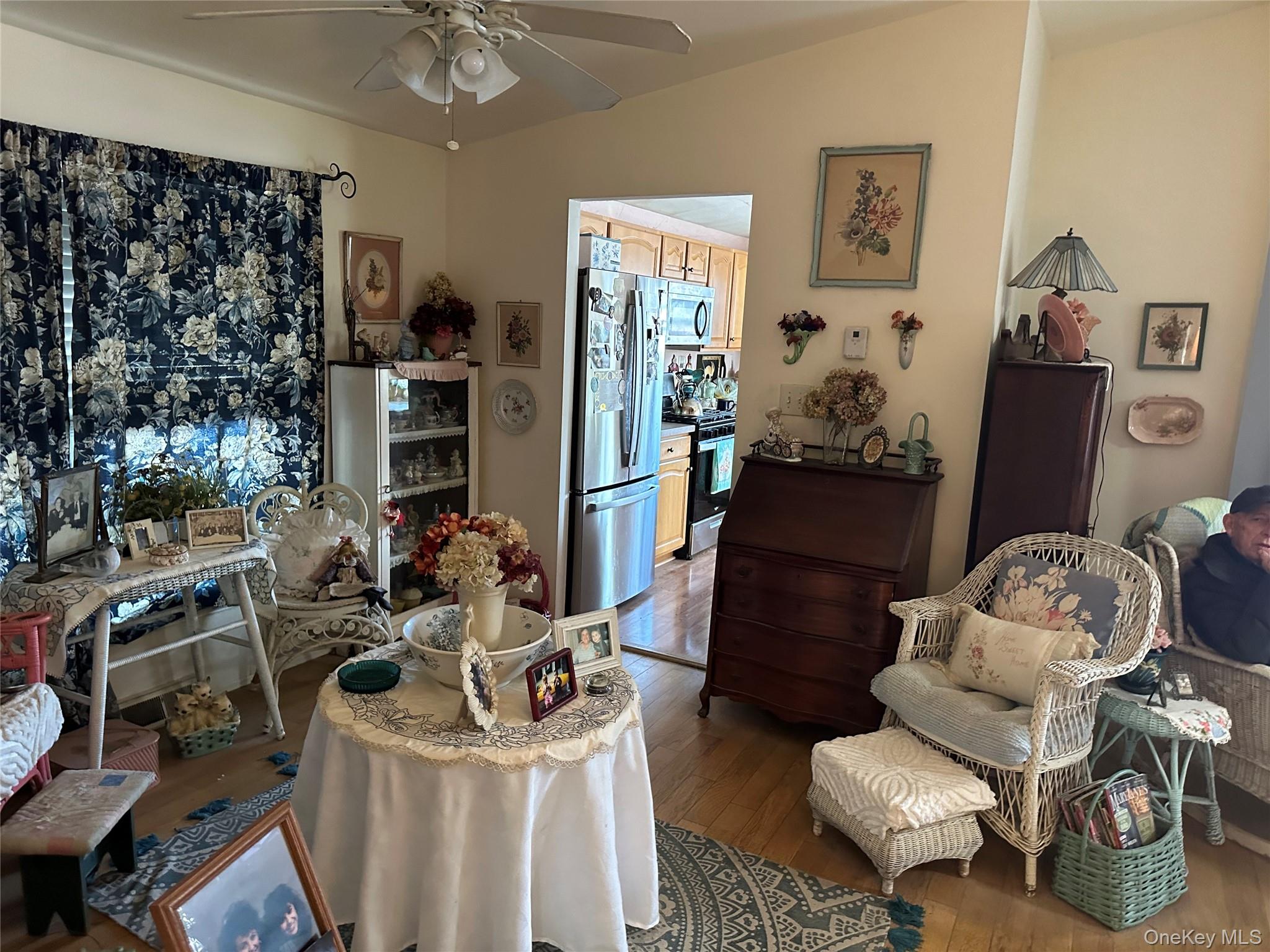 #6 photo, 1661 Old Country Road, Riverhead , NY 11901