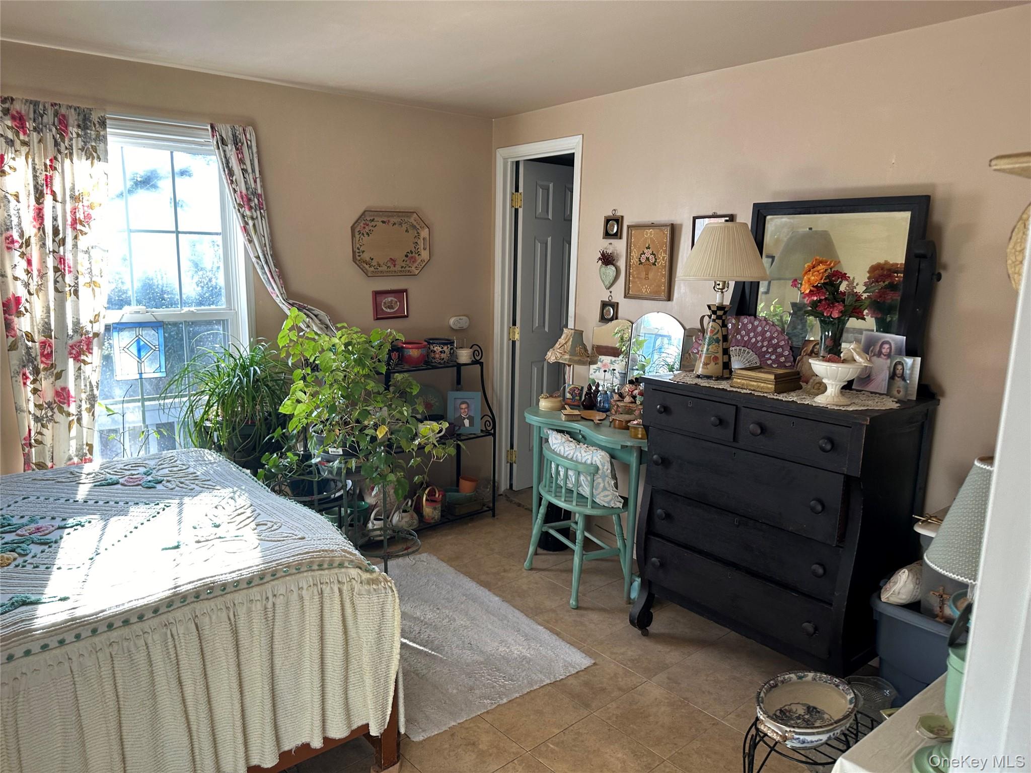 #9 photo, 1661 Old Country Road, Riverhead , NY 11901