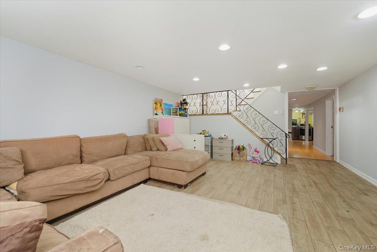 #3 photo, 847 Oliver Avenue, North Woodmere , NY 11581