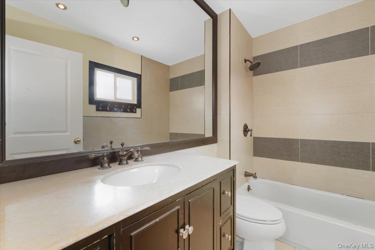 #4 photo, 847 Oliver Avenue, North Woodmere , NY 11581