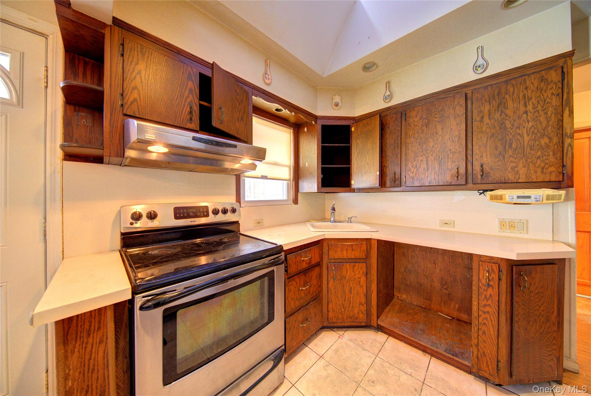 #11 photo, 984 Shelburne Drive, Franklin Square , NY 11010