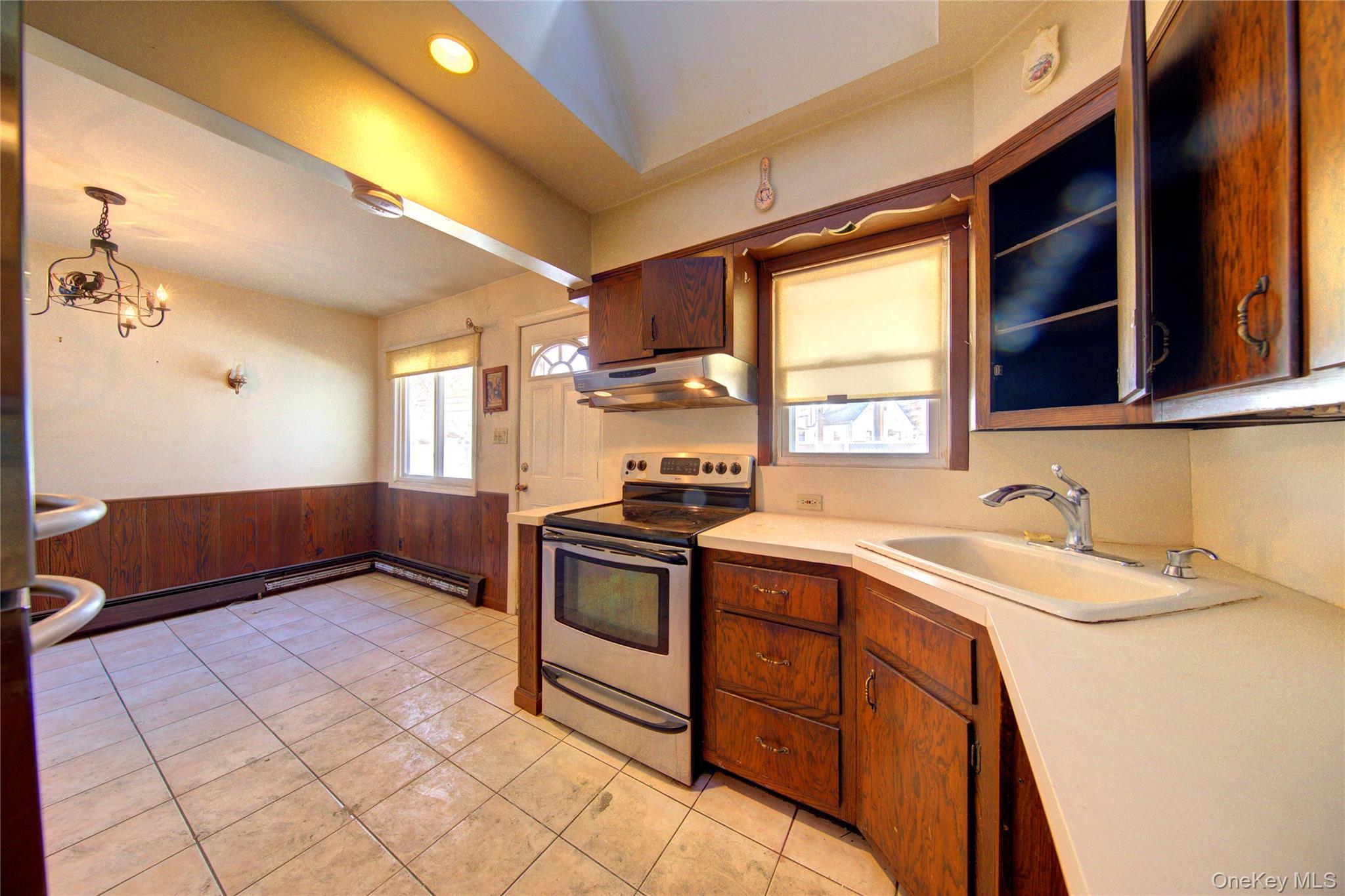 #12 photo, 984 Shelburne Drive, Franklin Square , NY 11010