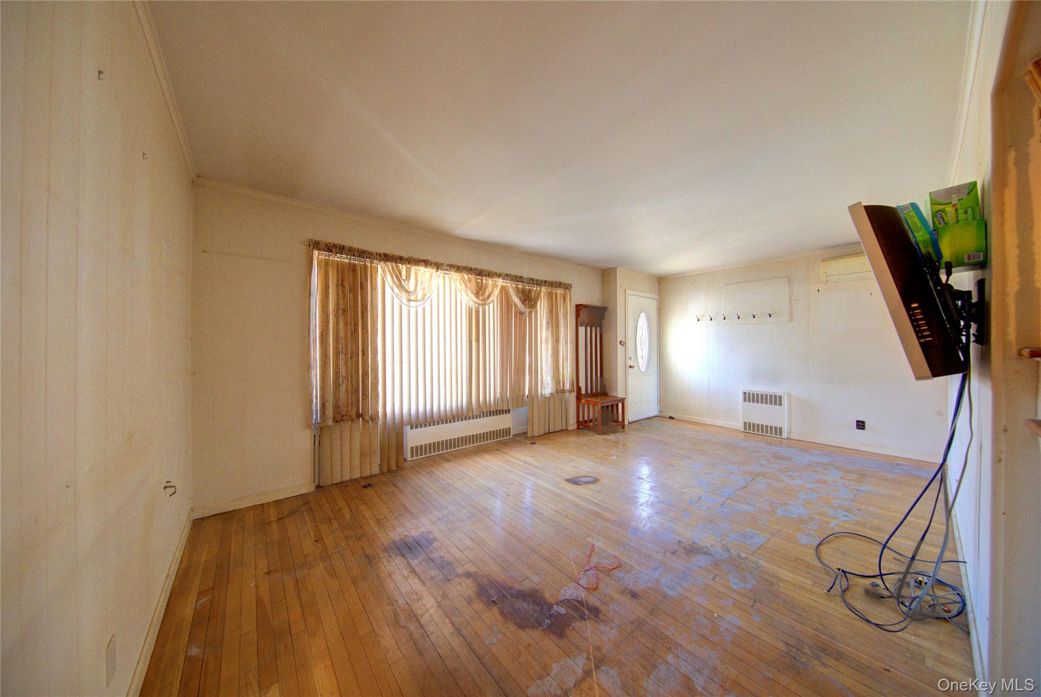 #4 photo, 984 Shelburne Drive, Franklin Square , NY 11010