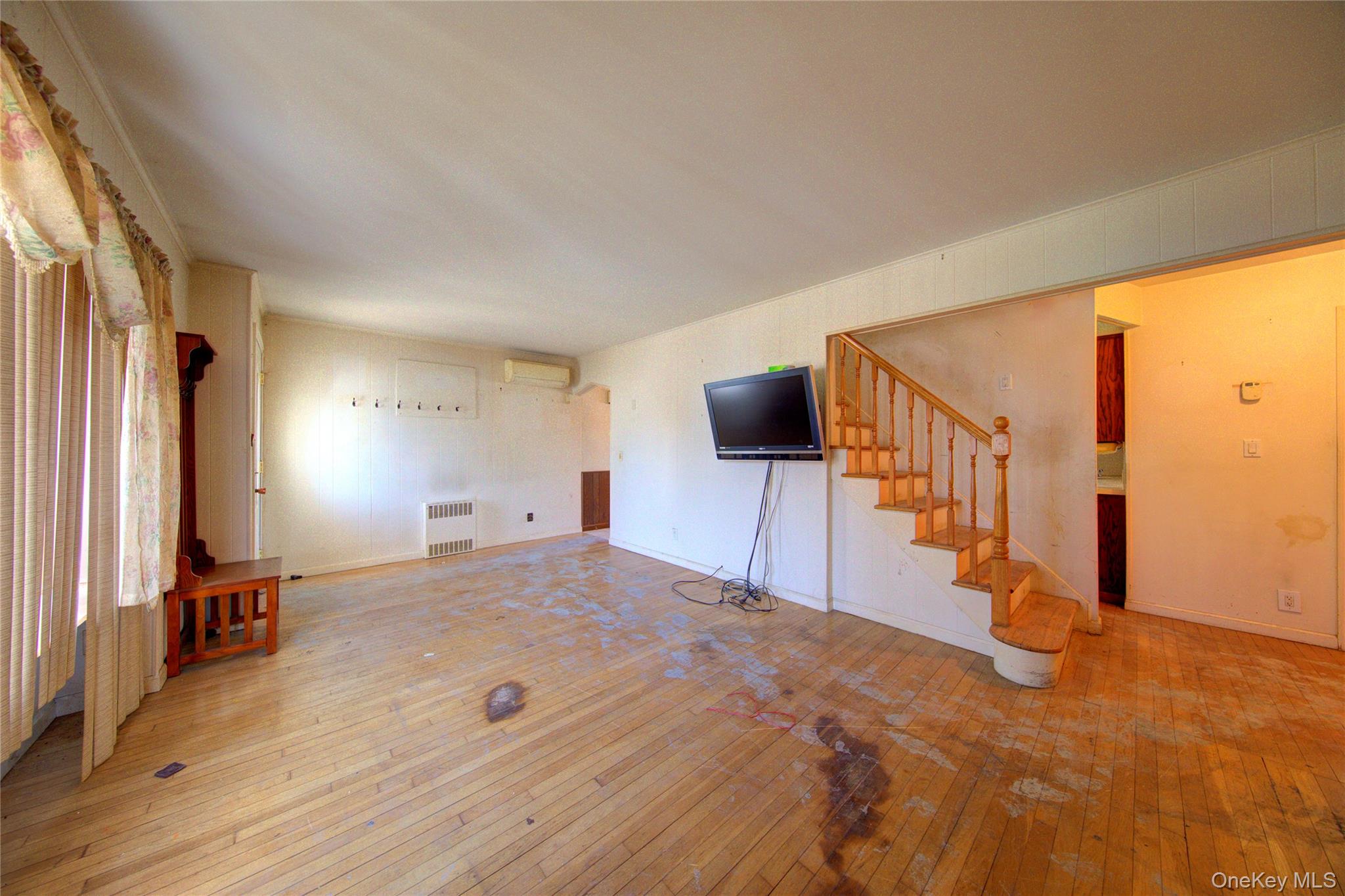 #5 photo, 984 Shelburne Drive, Franklin Square , NY 11010