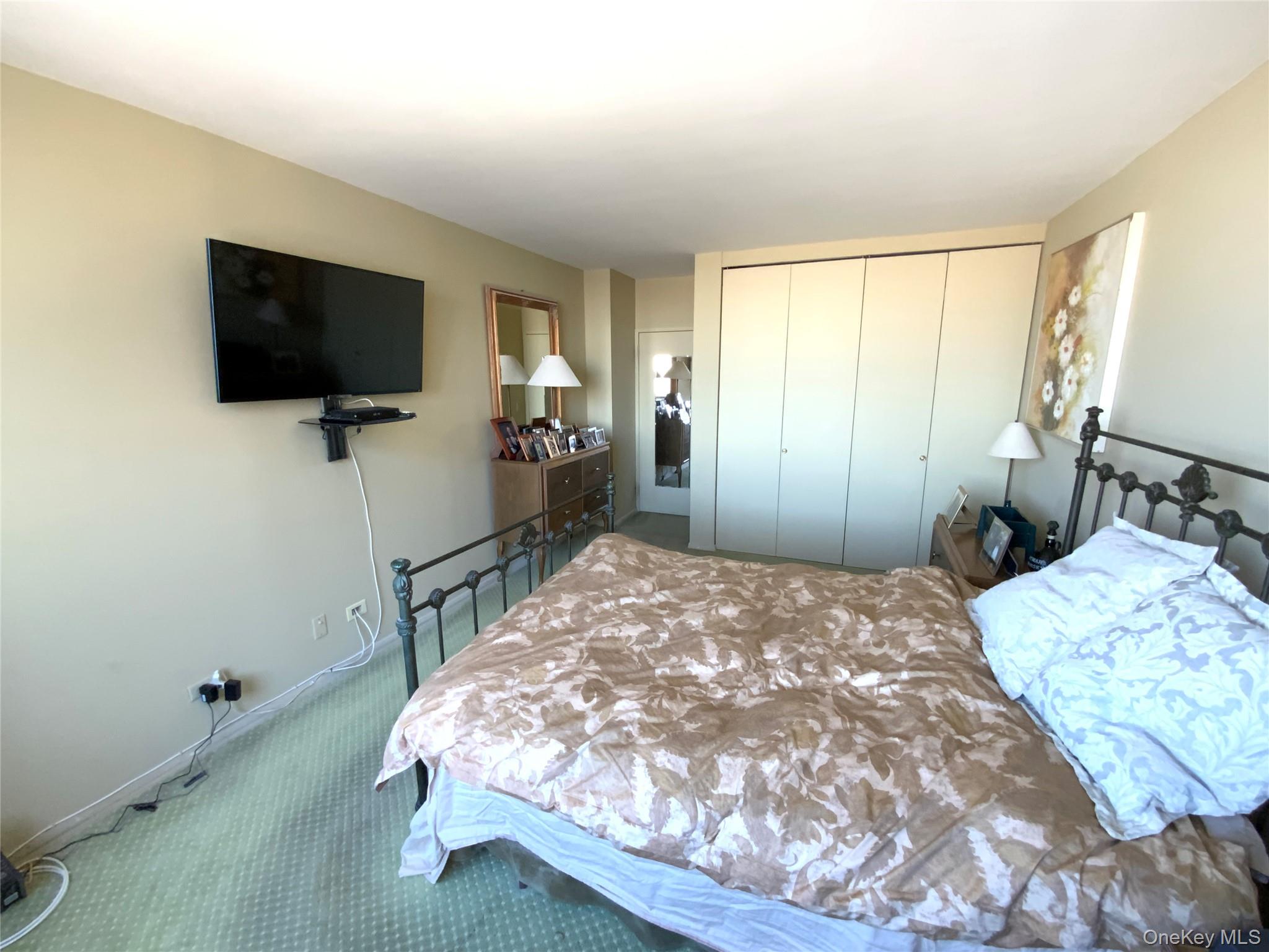 #13 photo, 27110 Grand Central Parkway, Floral Park , NY 11005