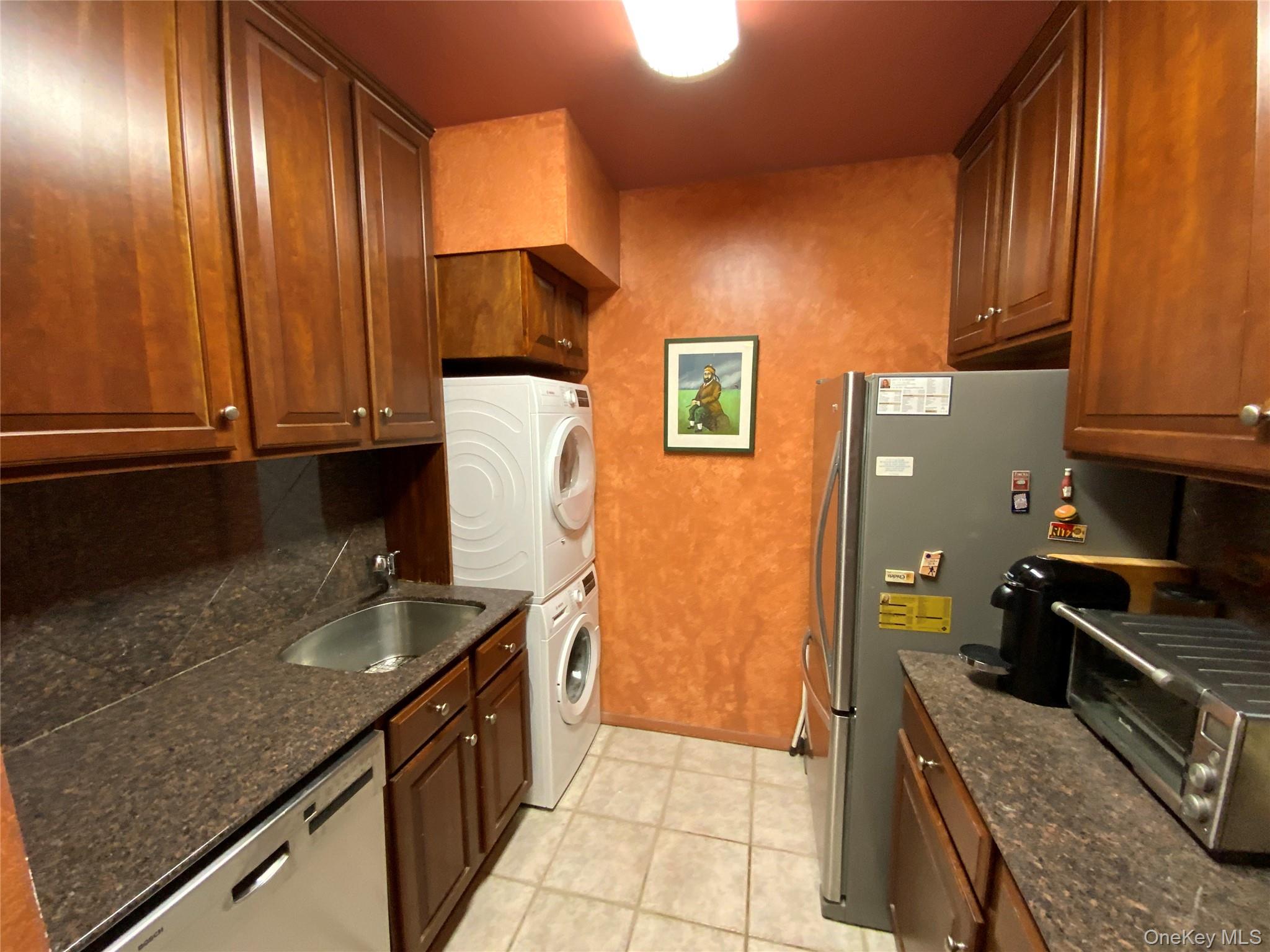 #7 photo, 27110 Grand Central Parkway, Floral Park , NY 11005