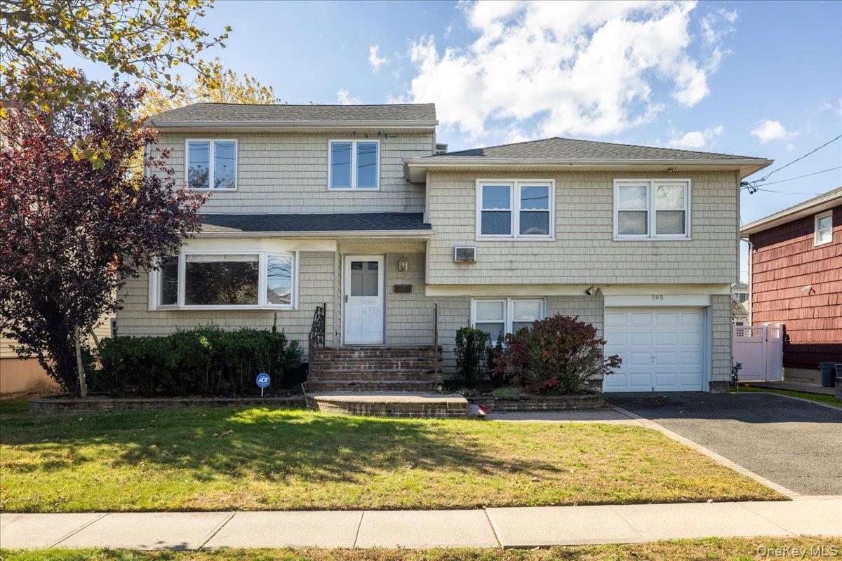 #1 photo, 595 Church Avenue, 롱 아일랜드 Woodmere , NY 11598