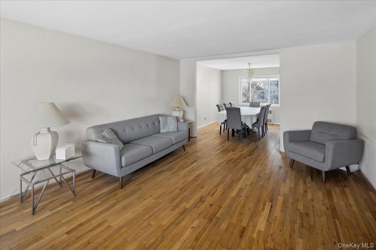 #3 photo, 595 Church Avenue, 롱 아일랜드 Woodmere , NY 11598