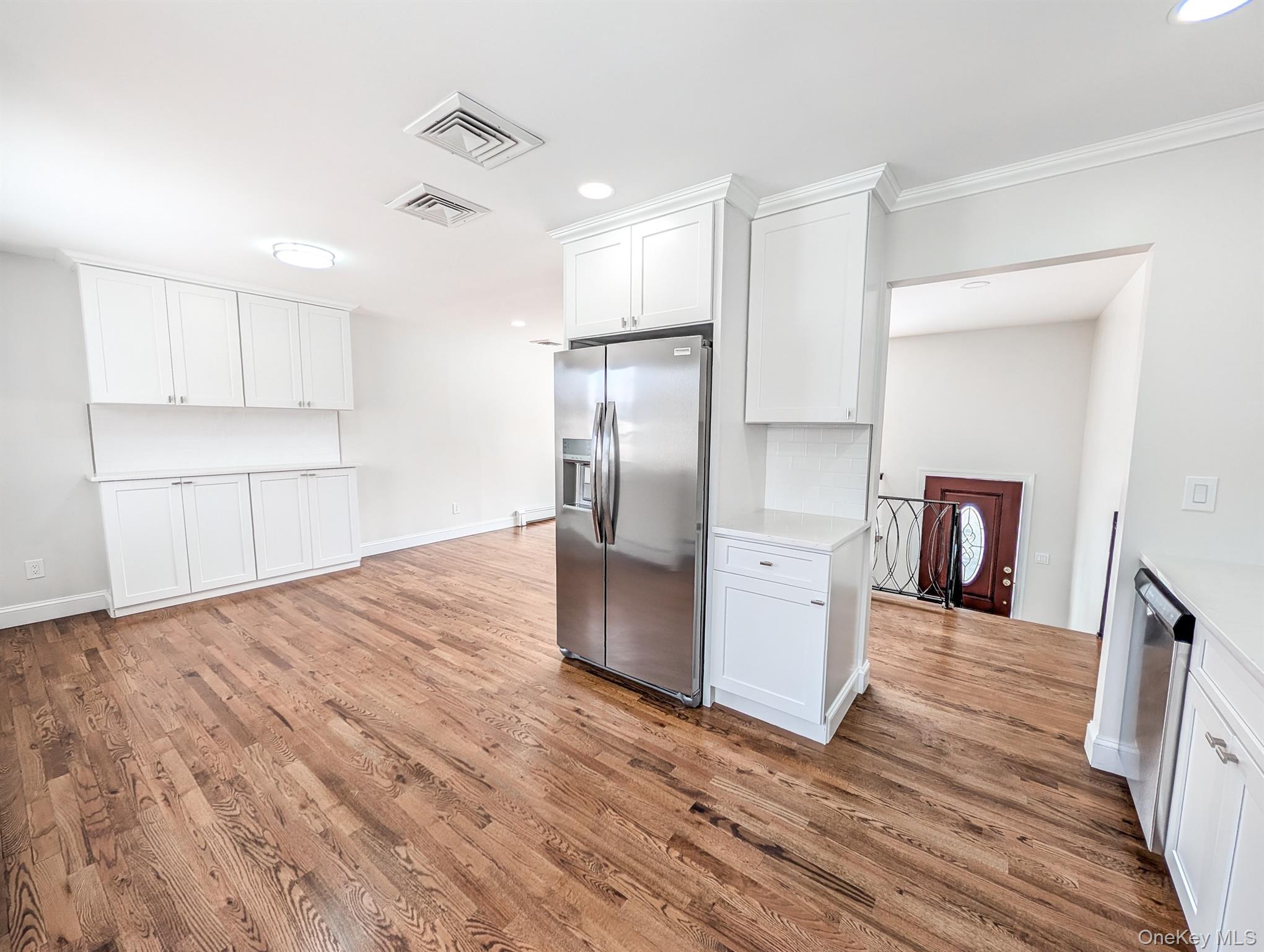 #7 photo, 41 Richmond Street, Islip , NY 11751