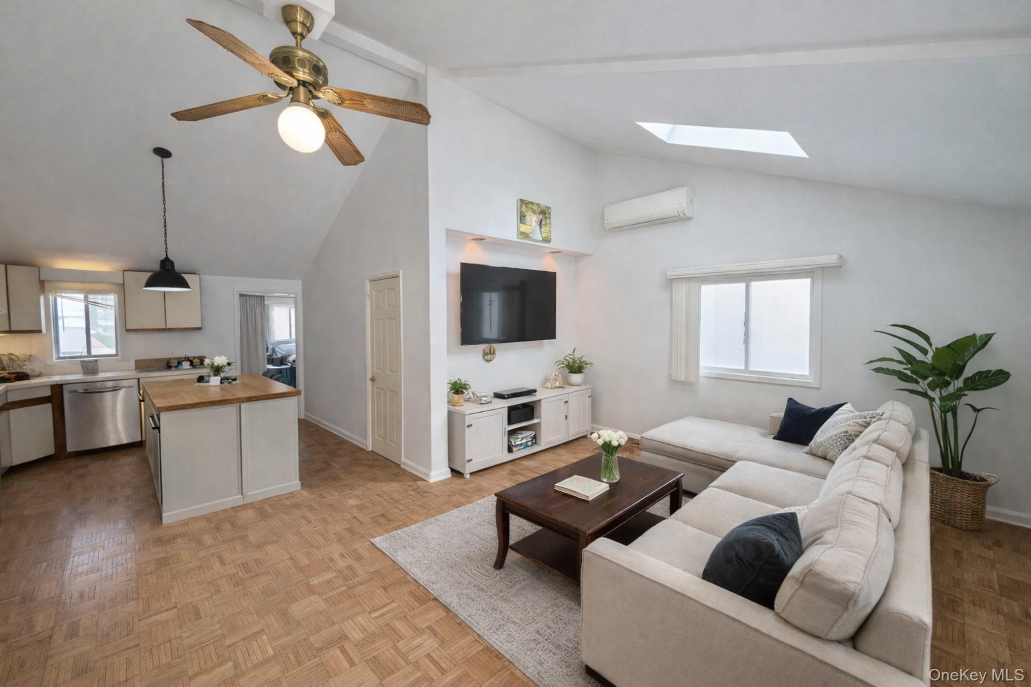 #4 photo, 17 Oneida Avenue, 东长岛 Selden , NY 11784