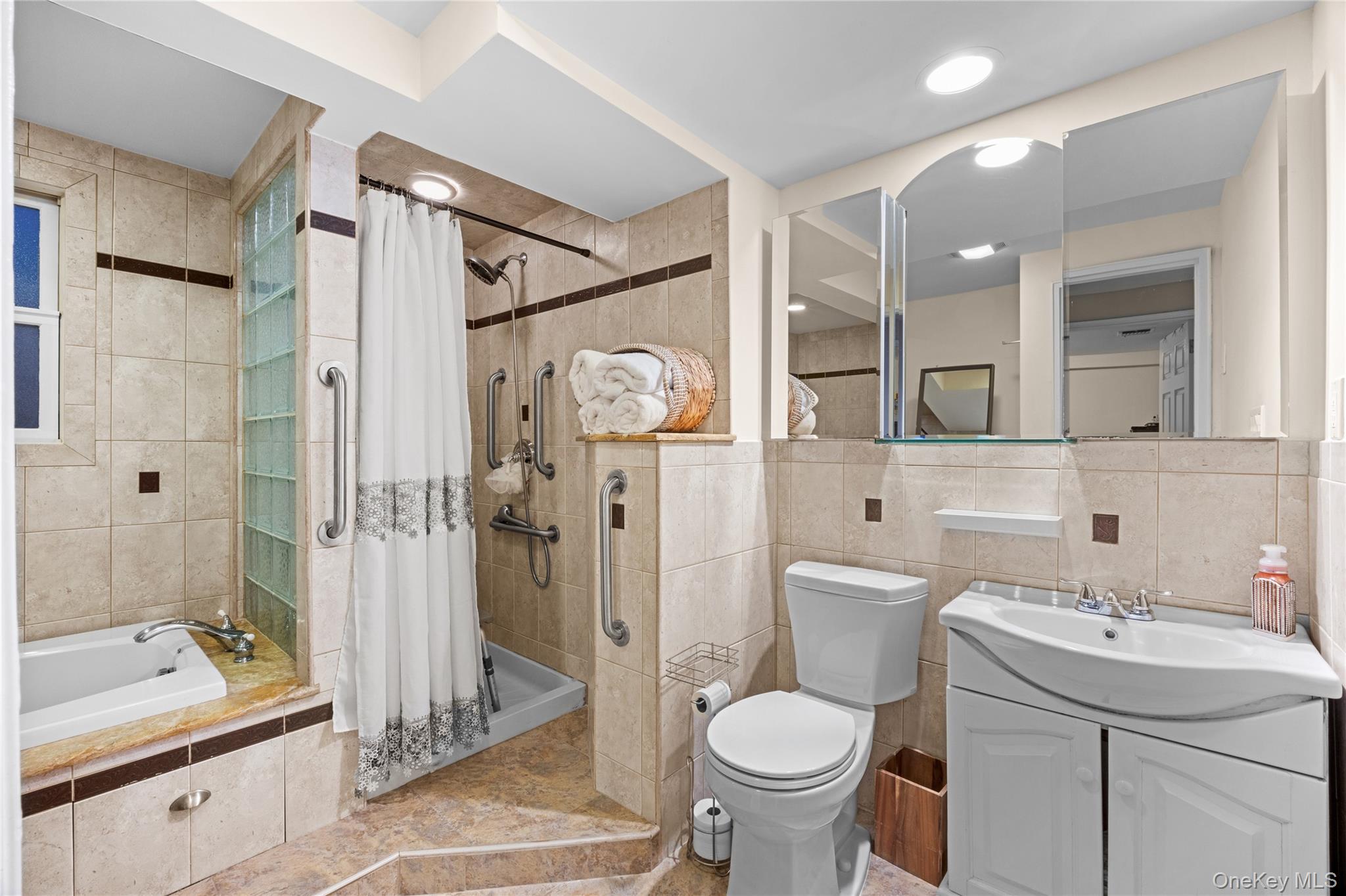 #20 photo, 2743 Bellmore Avenue, Bellmore , NY 11710