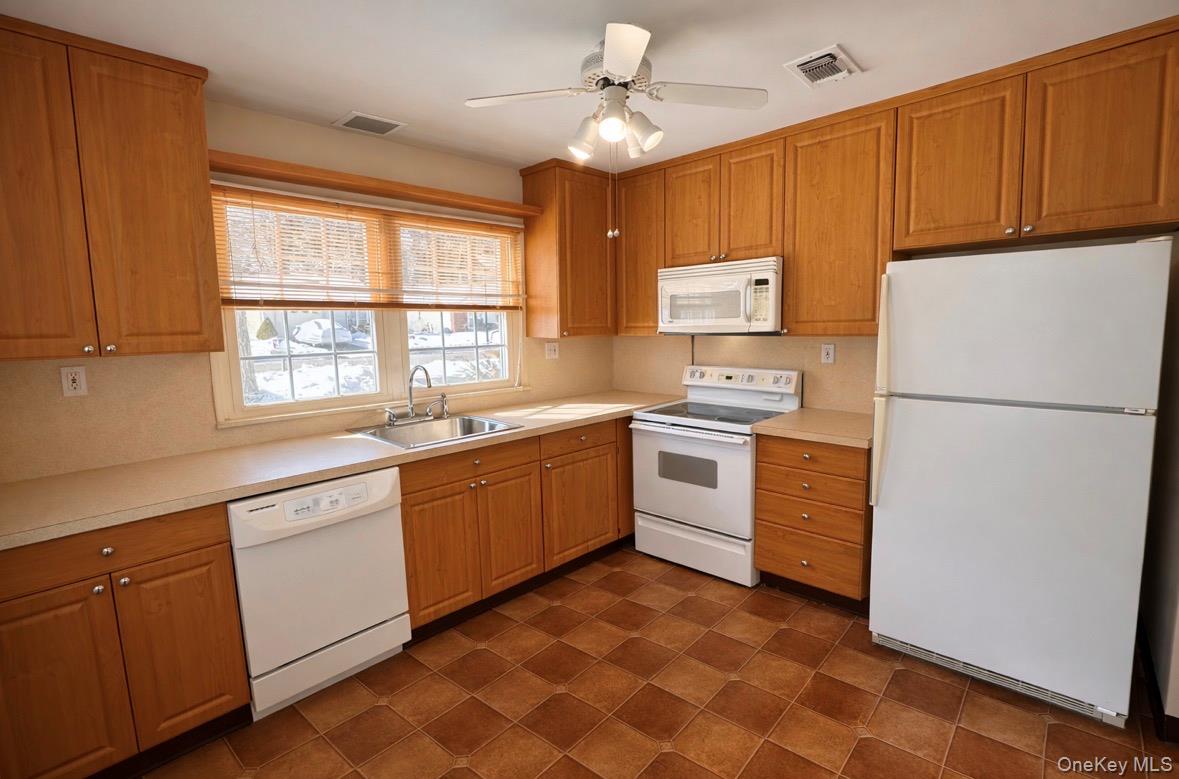 #5 photo, 206 Belfast Lane, Ridge , NY 11961