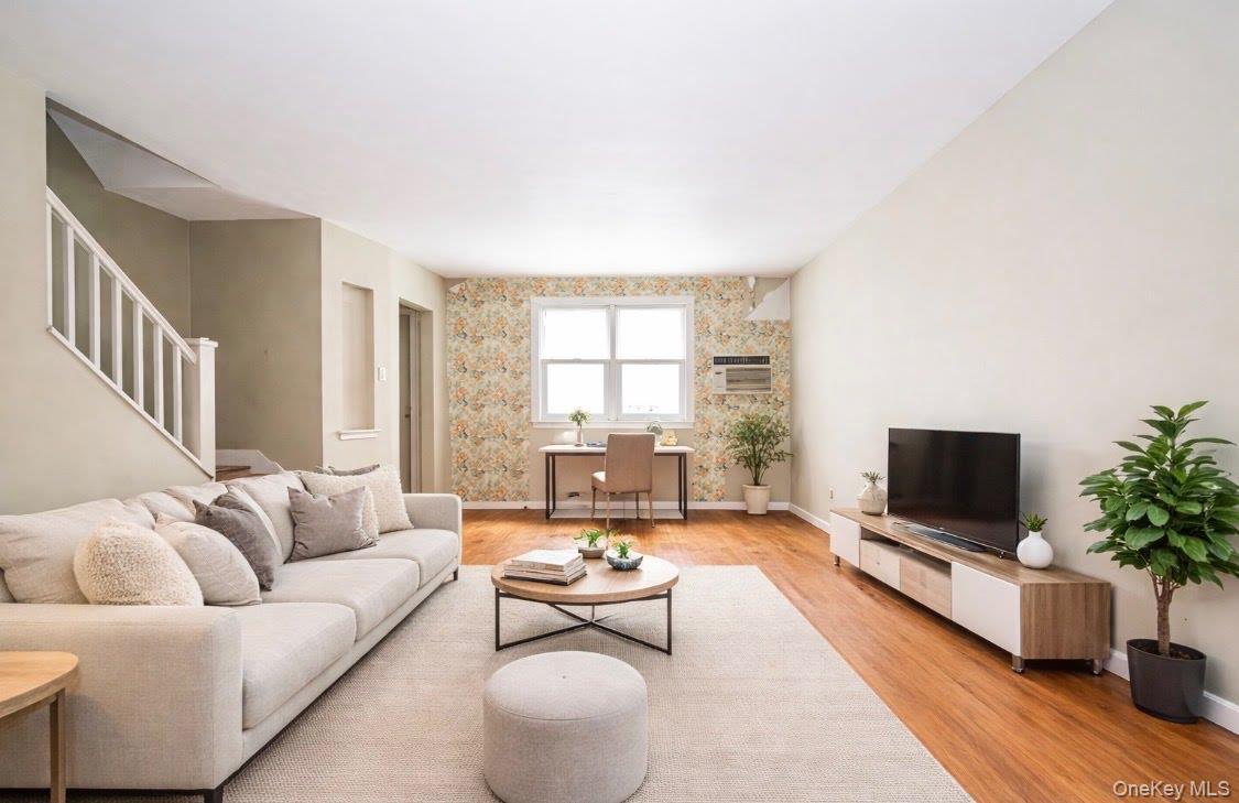 #4 photo, 75-05 168th Street, Fresh Meadows , NY 11366