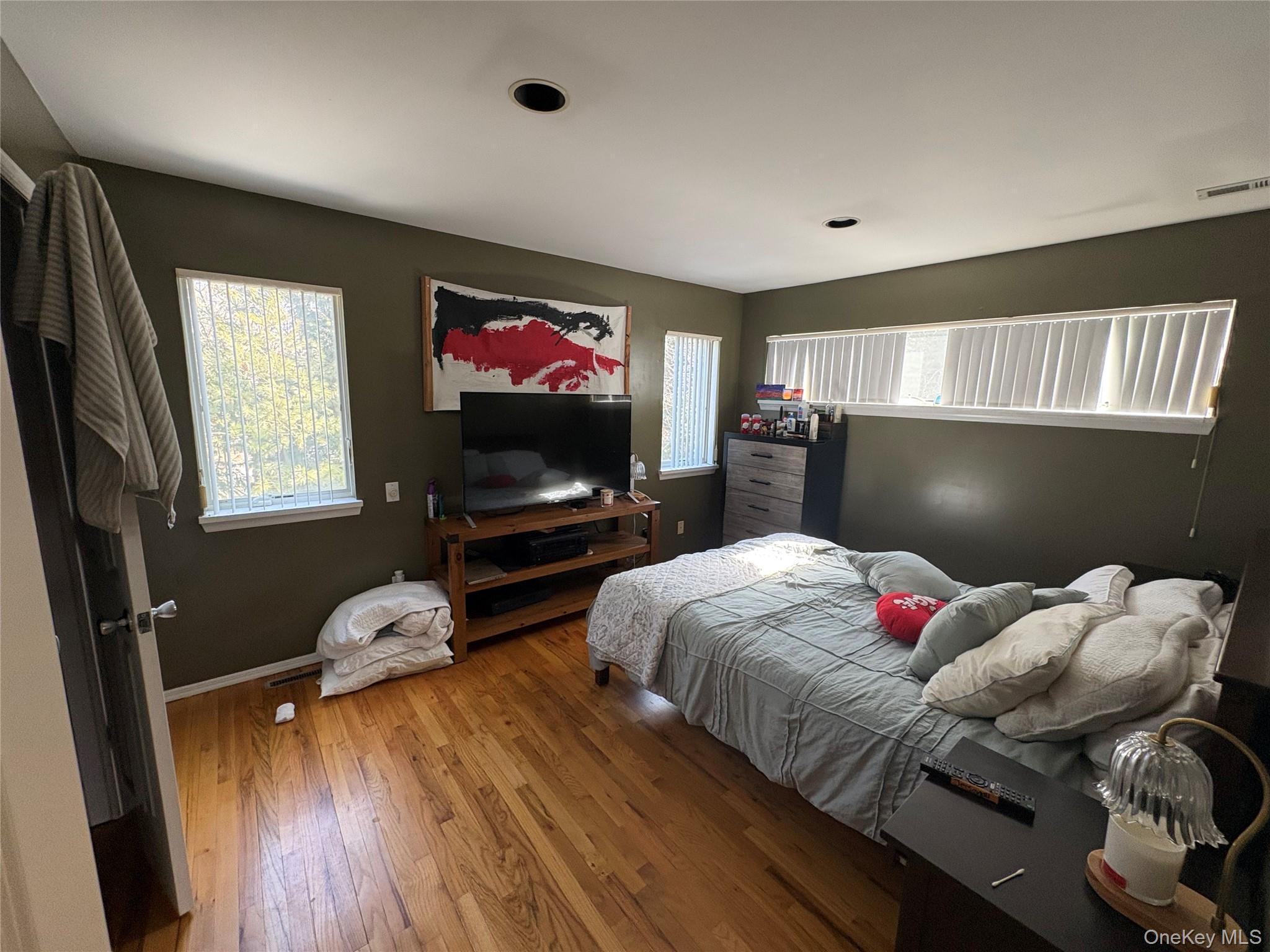 #11 photo, 3 Vine Street, Hampton Bays , NY 11946