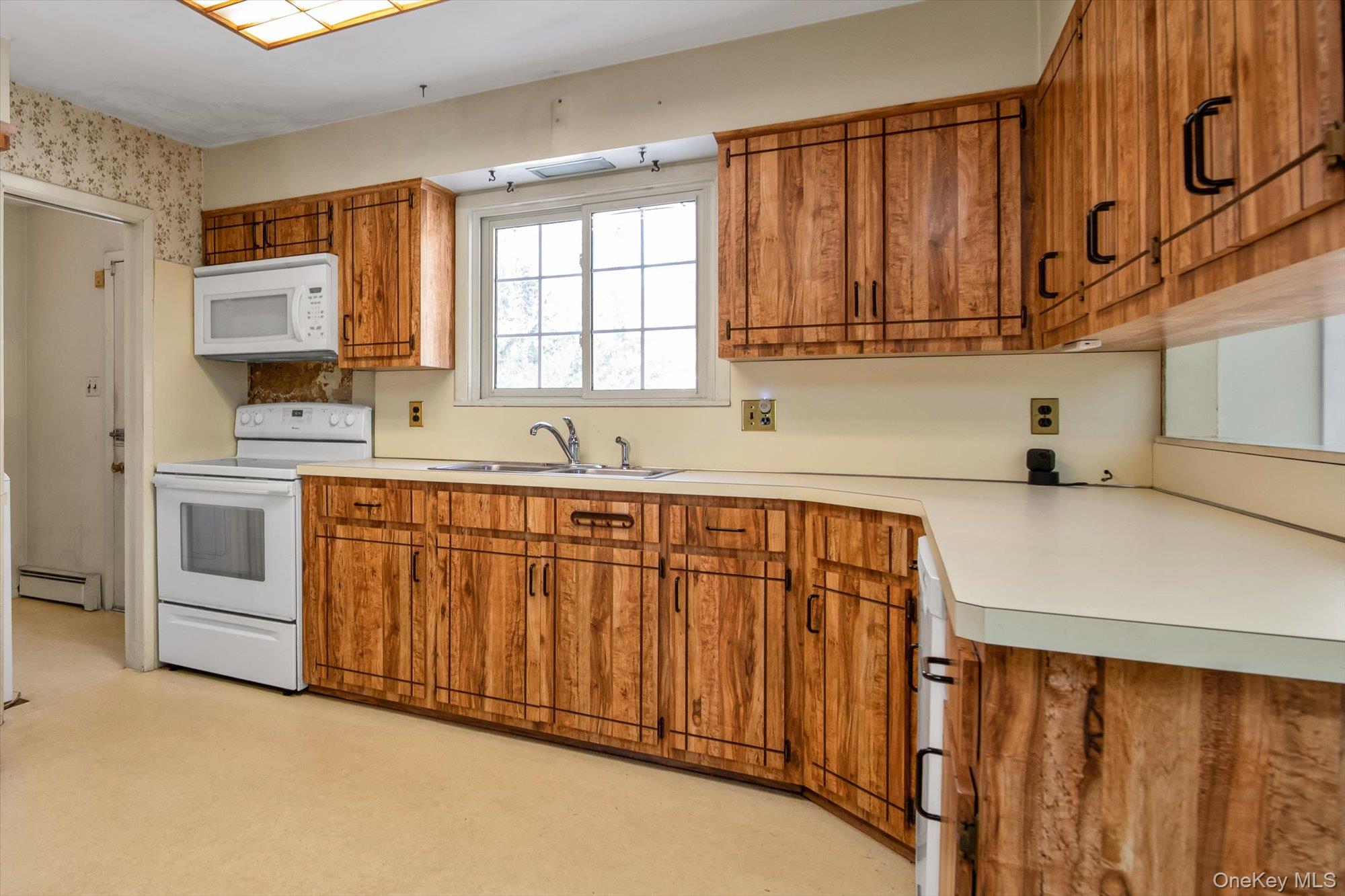 #6 photo, 65 Lone Oak Path, Smithtown , NY 11787