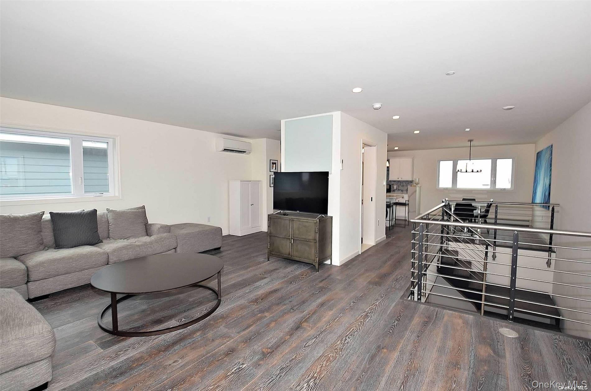 #10 photo, 31 Florida Street, Long Beach , NY 11561