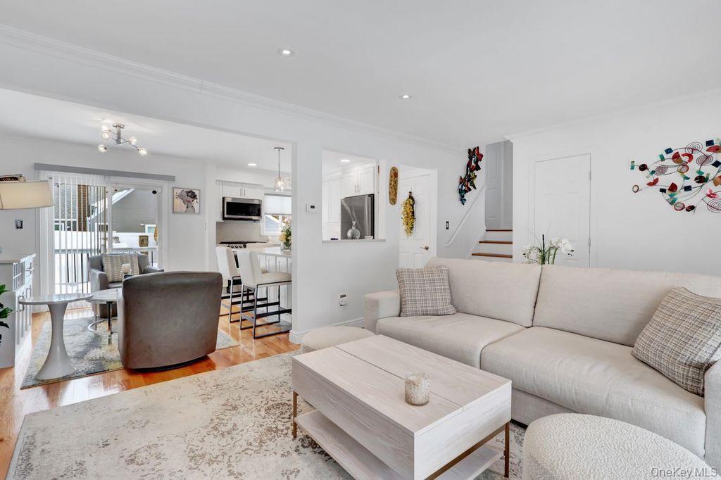 #8 photo, 3354 2nd Street, Oceanside , NY 11572