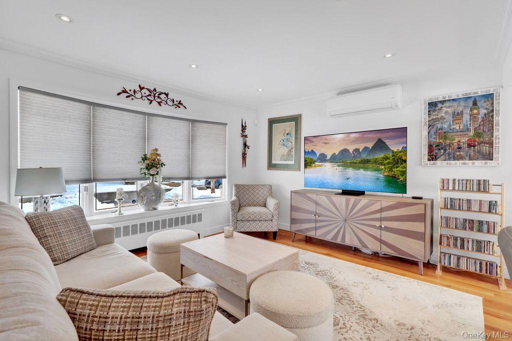 #9 photo, 3354 2nd Street, Oceanside , NY 11572