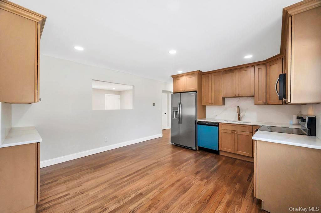 #16 photo, 2066 Lakeview Road, Bellmore , NY 11710