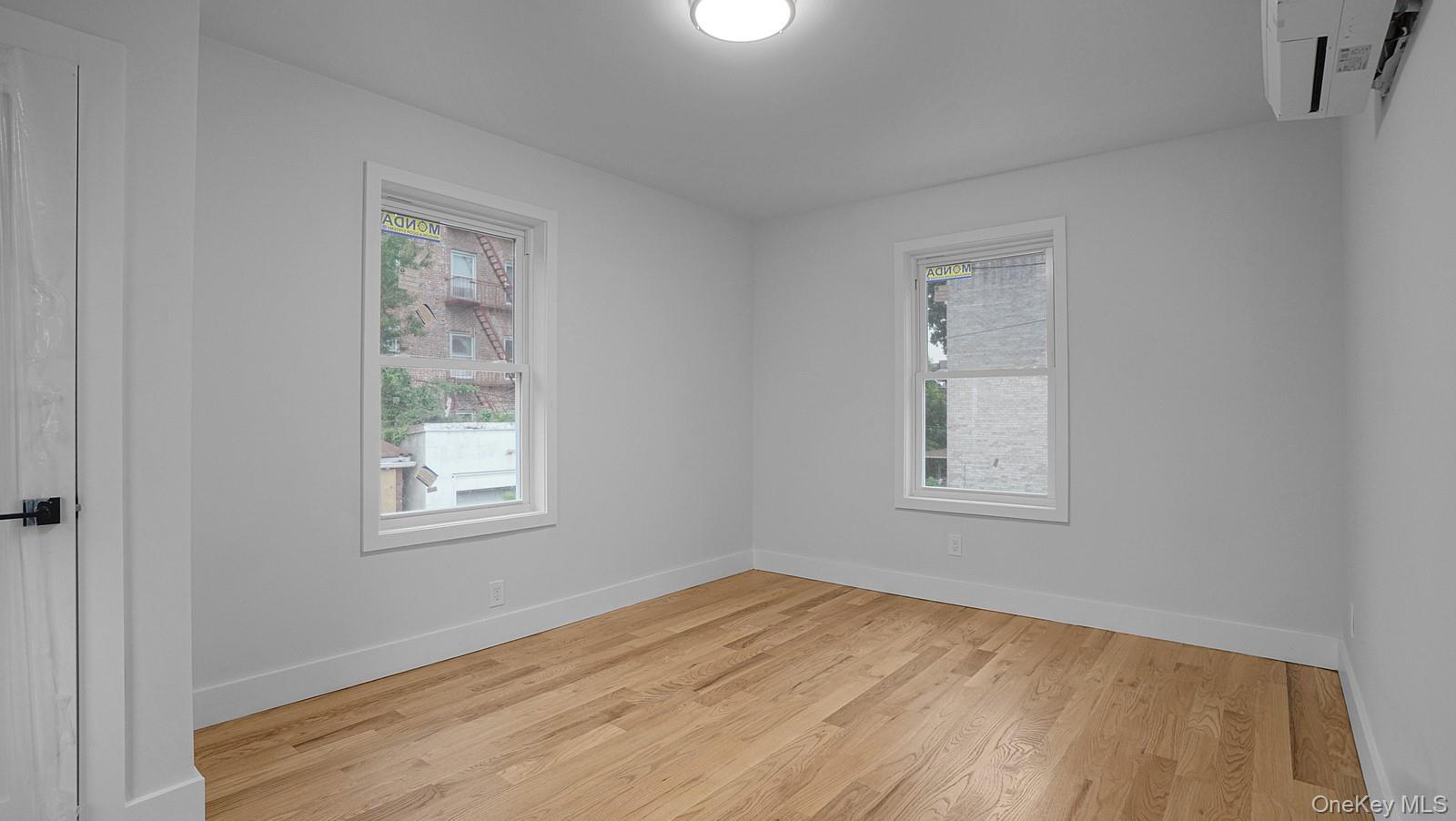 #13 photo, 679 E 221st Street, 브롱크스 Bronx , NY 10467