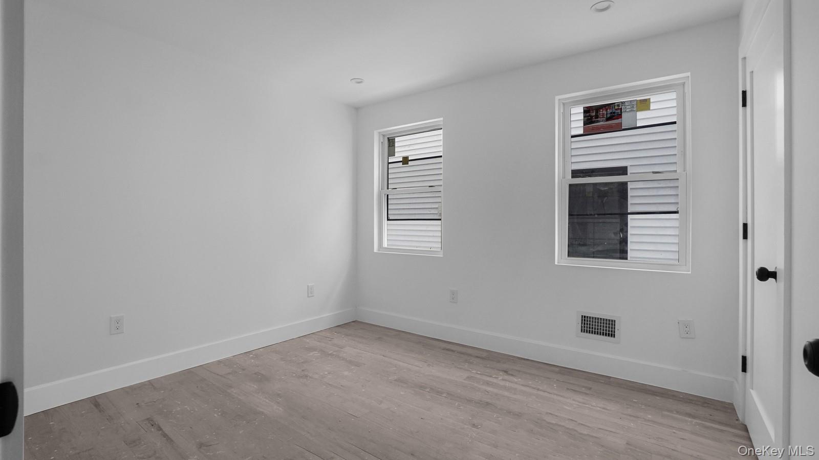 #11 photo, 338 E 234th Street, 布朗士 Bronx , NY 10470