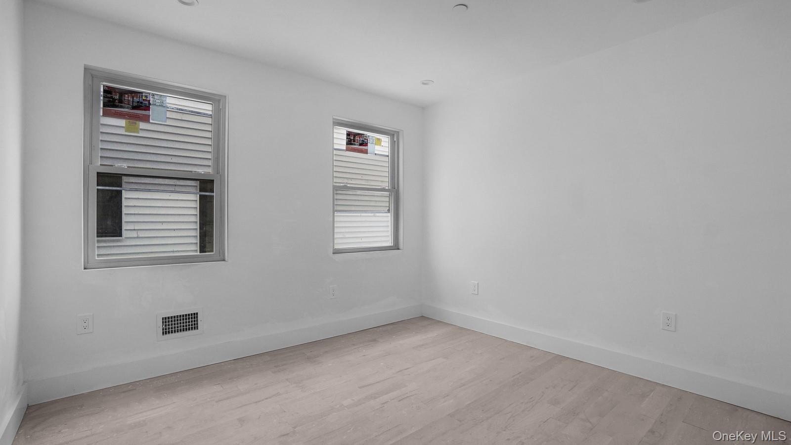 #13 photo, 338 E 234th Street, 布朗士 Bronx , NY 10470