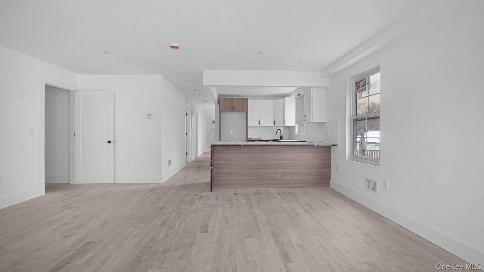 #9 photo, 338 E 234th Street, 布朗士 Bronx , NY 10470