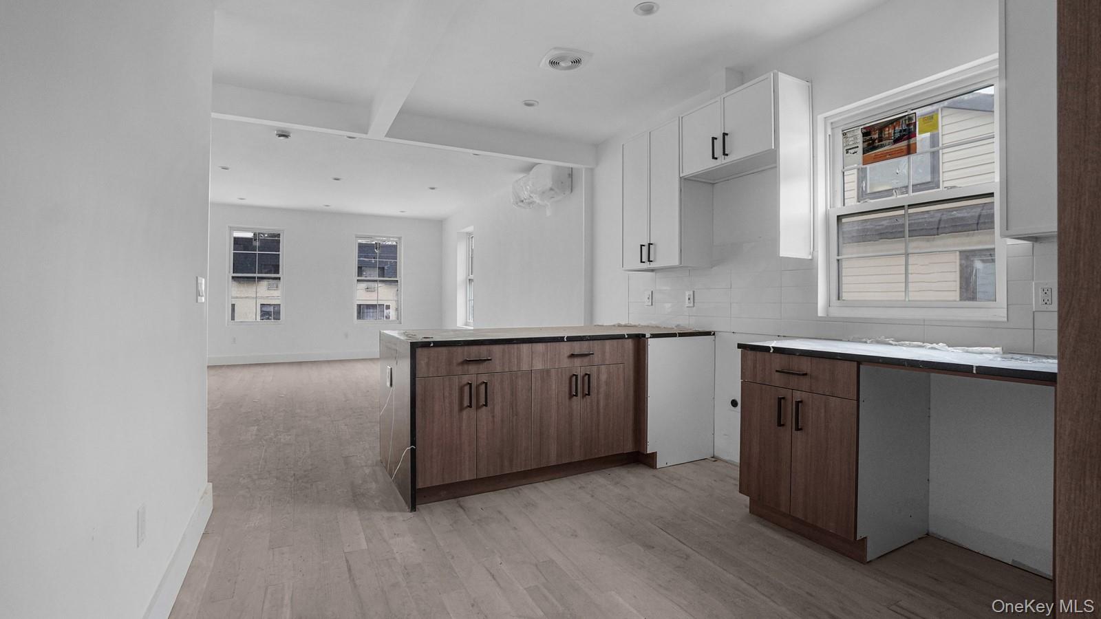 #15 photo, 340 E 234th Street, 布朗士 Bronx , NY 10470