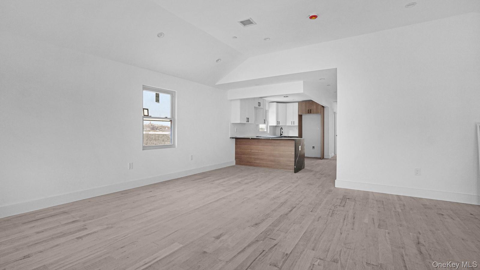 #15 photo, 342 E 234th Street, 布朗士 Bronx , NY 10470