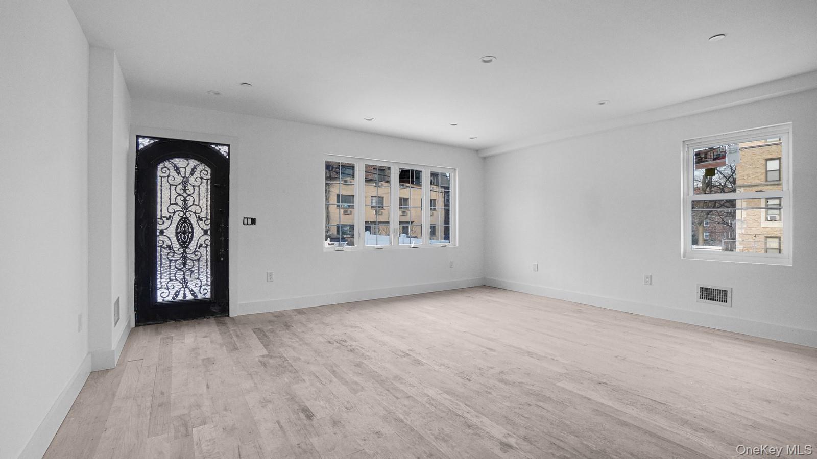 #8 photo, 342 E 234th Street, 布朗士 Bronx , NY 10470