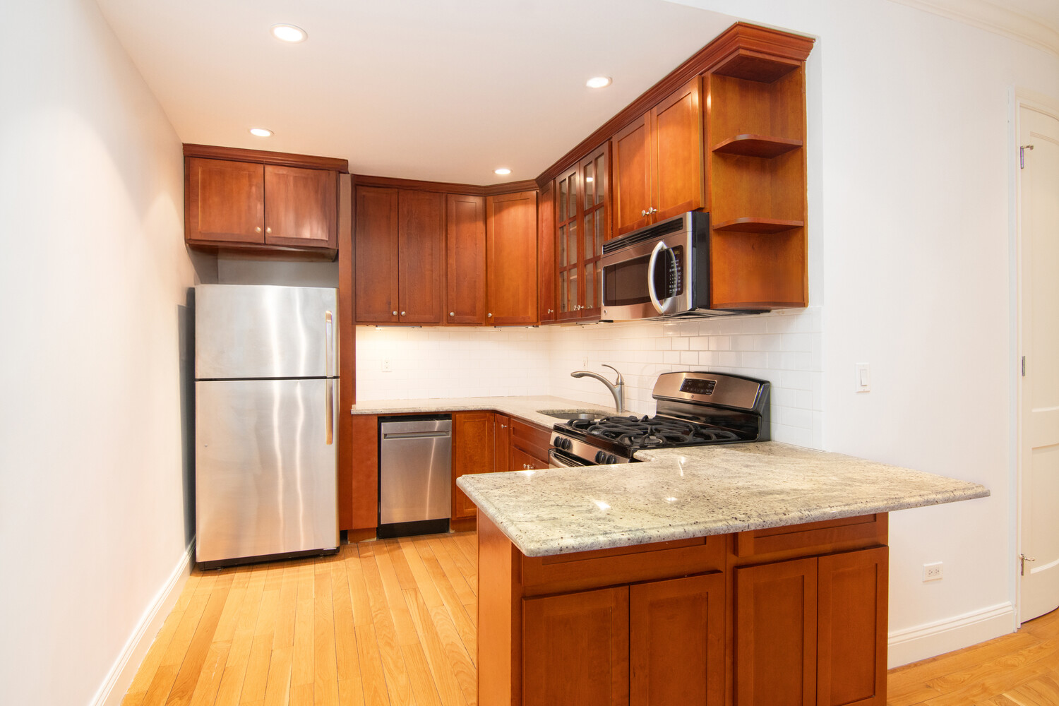 #4 photo, 66 MADISON Avenue, NoMad , NY 10016