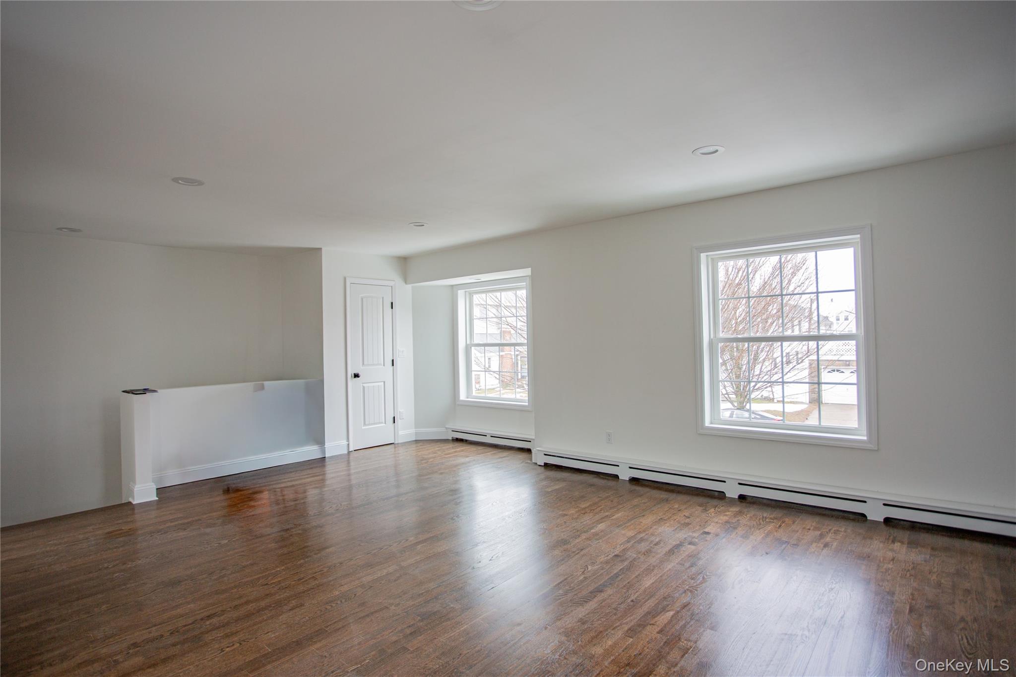 #10 photo, 451 E Pine Street, नासाउ काउंटी Long Beach , NY 11561