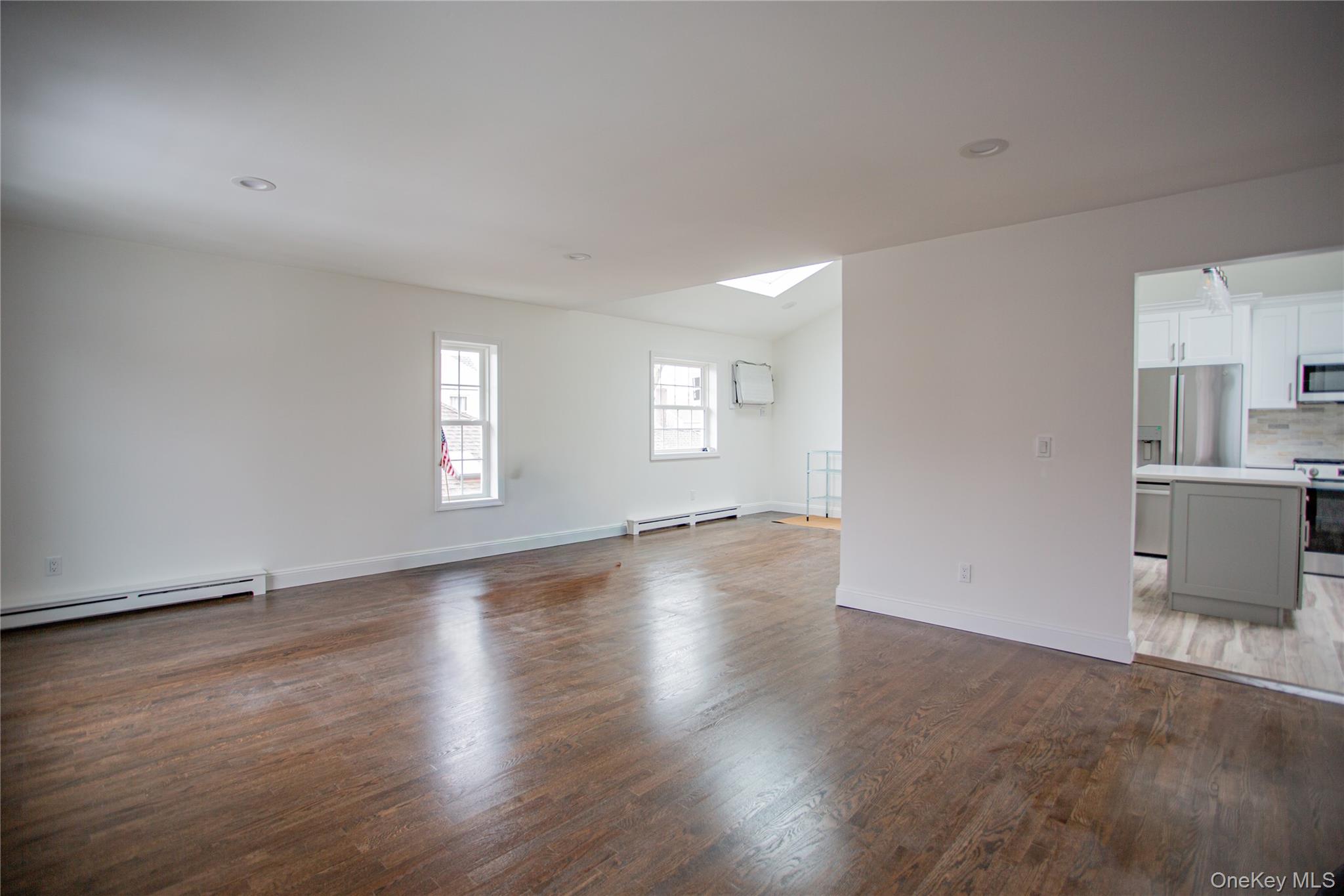 #11 photo, 451 E Pine Street, नासाउ काउंटी Long Beach , NY 11561