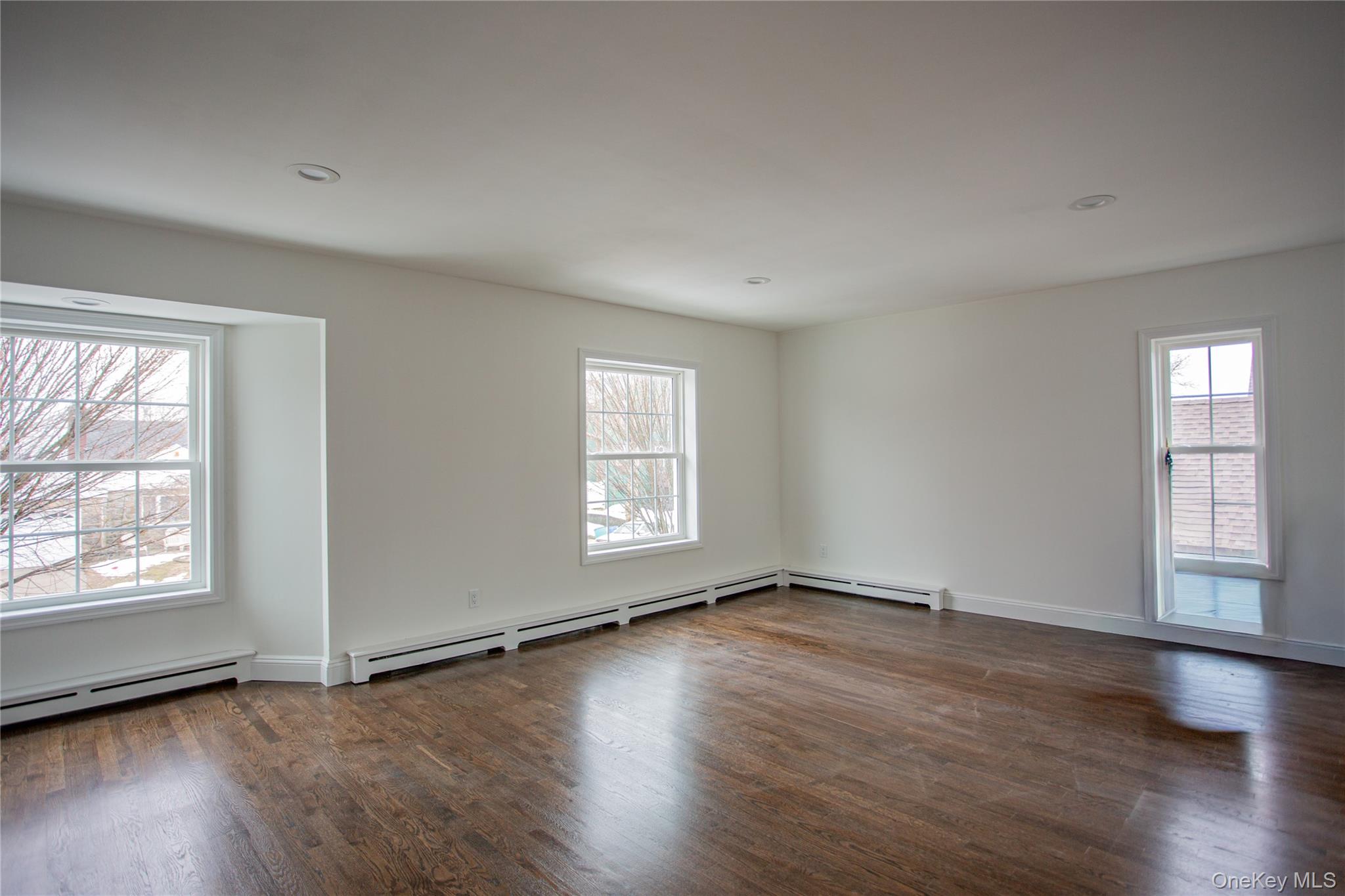 #12 photo, 451 E Pine Street, नासाउ काउंटी Long Beach , NY 11561