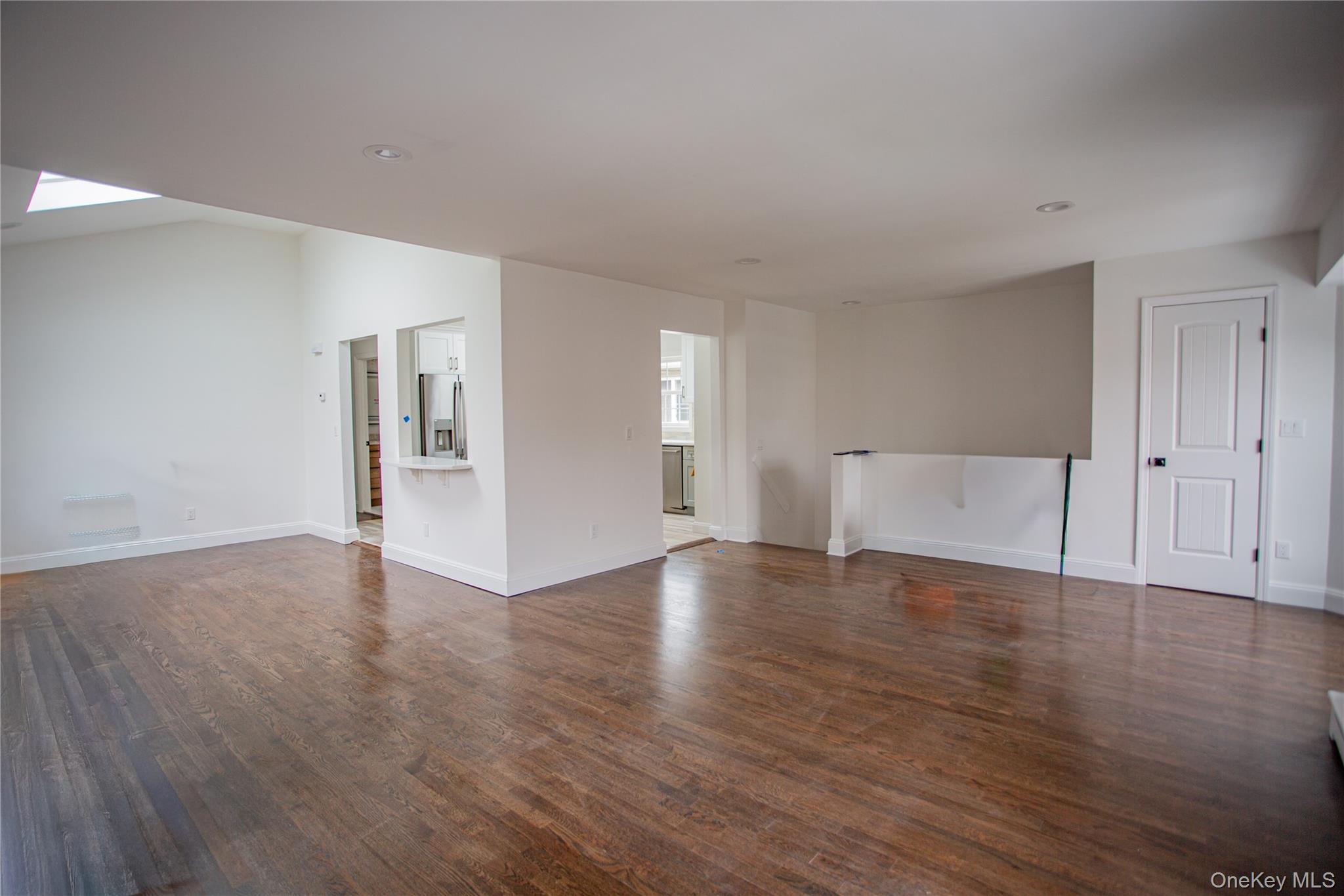 #14 photo, 451 E Pine Street, מחוז נסאו Long Beach , NY 11561