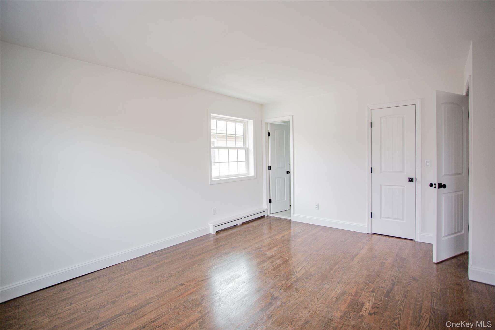 #16 photo, 451 E Pine Street, מחוז נסאו Long Beach , NY 11561