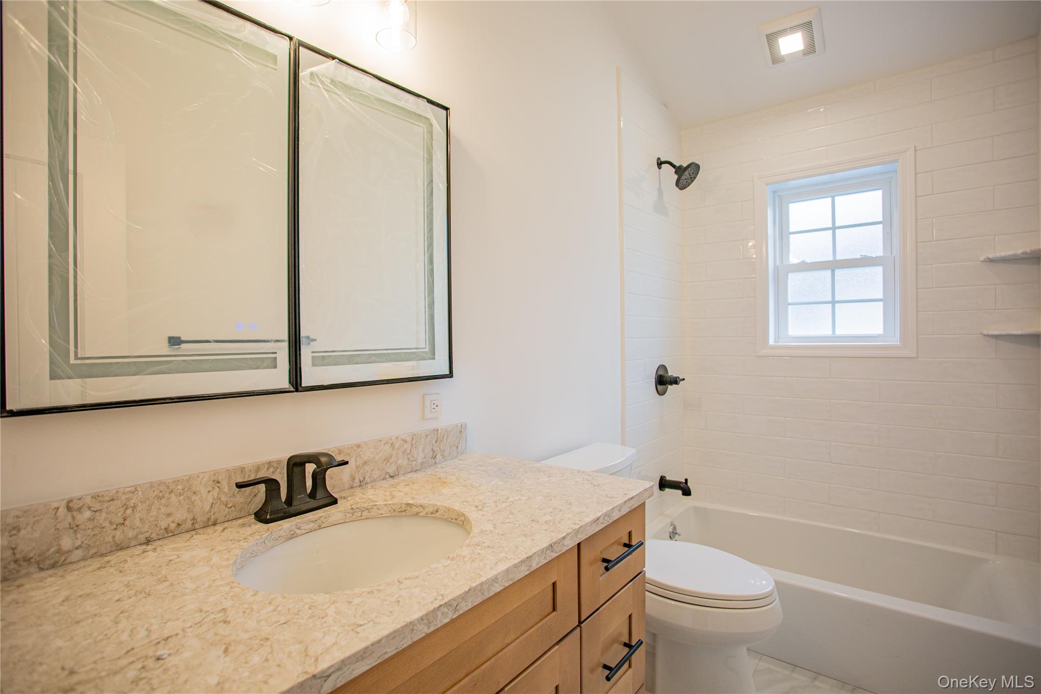 #20 photo, 451 E Pine Street, מחוז נסאו Long Beach , NY 11561