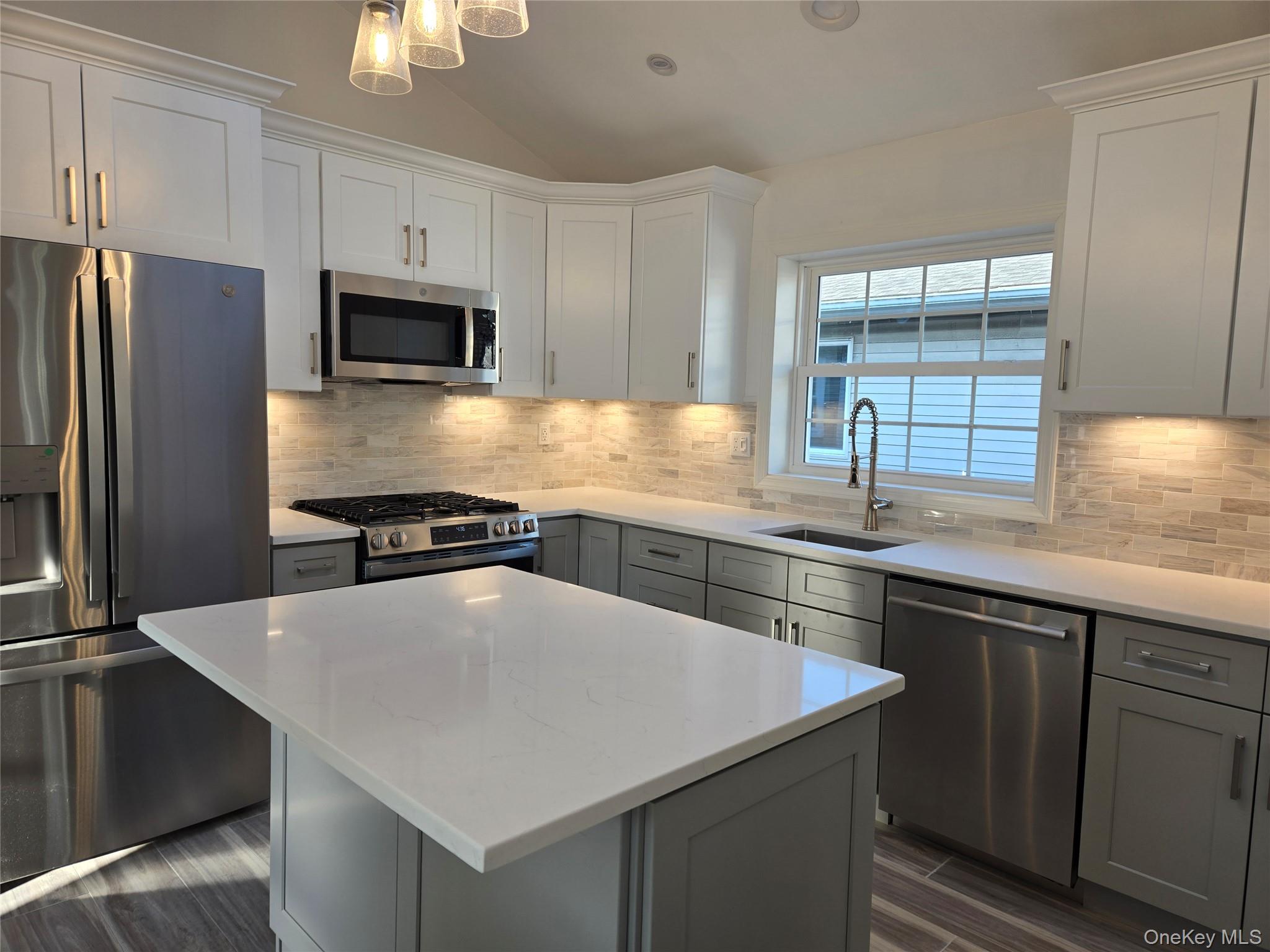 #5 photo, 451 E Pine Street, नासाउ काउंटी Long Beach , NY 11561