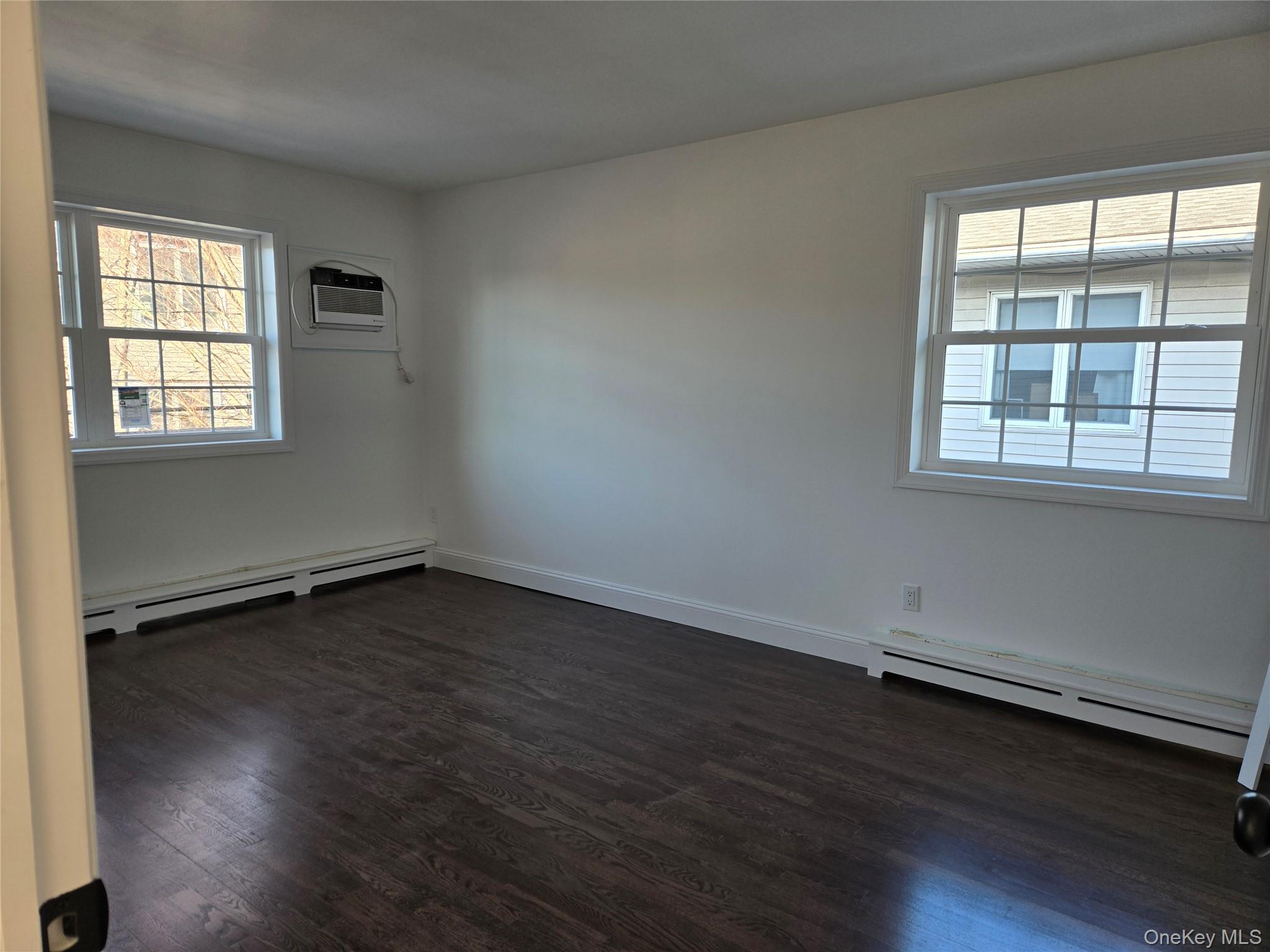 #6 photo, 451 E Pine Street, नासाउ काउंटी Long Beach , NY 11561