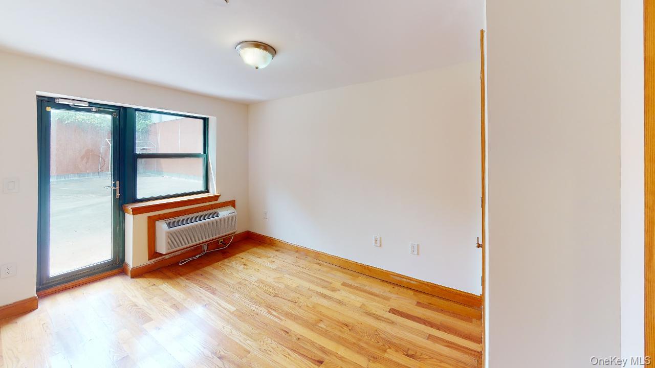 #9 photo, 84-14 143rd Street, Briarwood , NY 11435