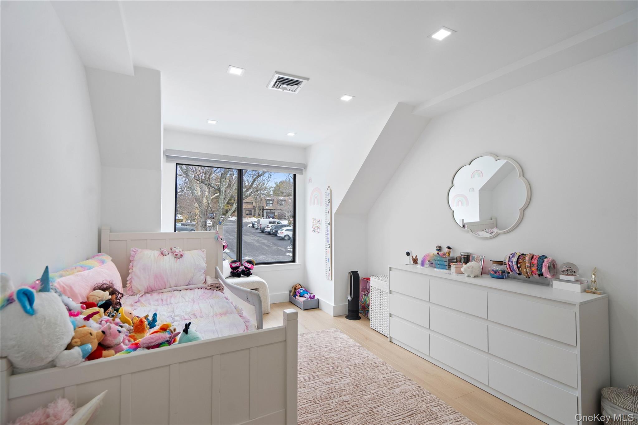 #13 photo, 16 Pony Circle, Roslyn Heights , NY 11577