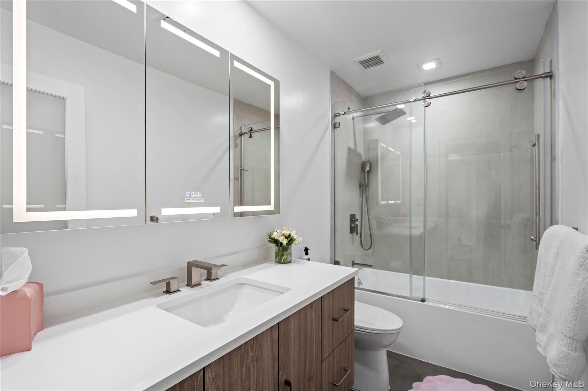 #14 photo, 16 Pony Circle, Roslyn Heights , NY 11577