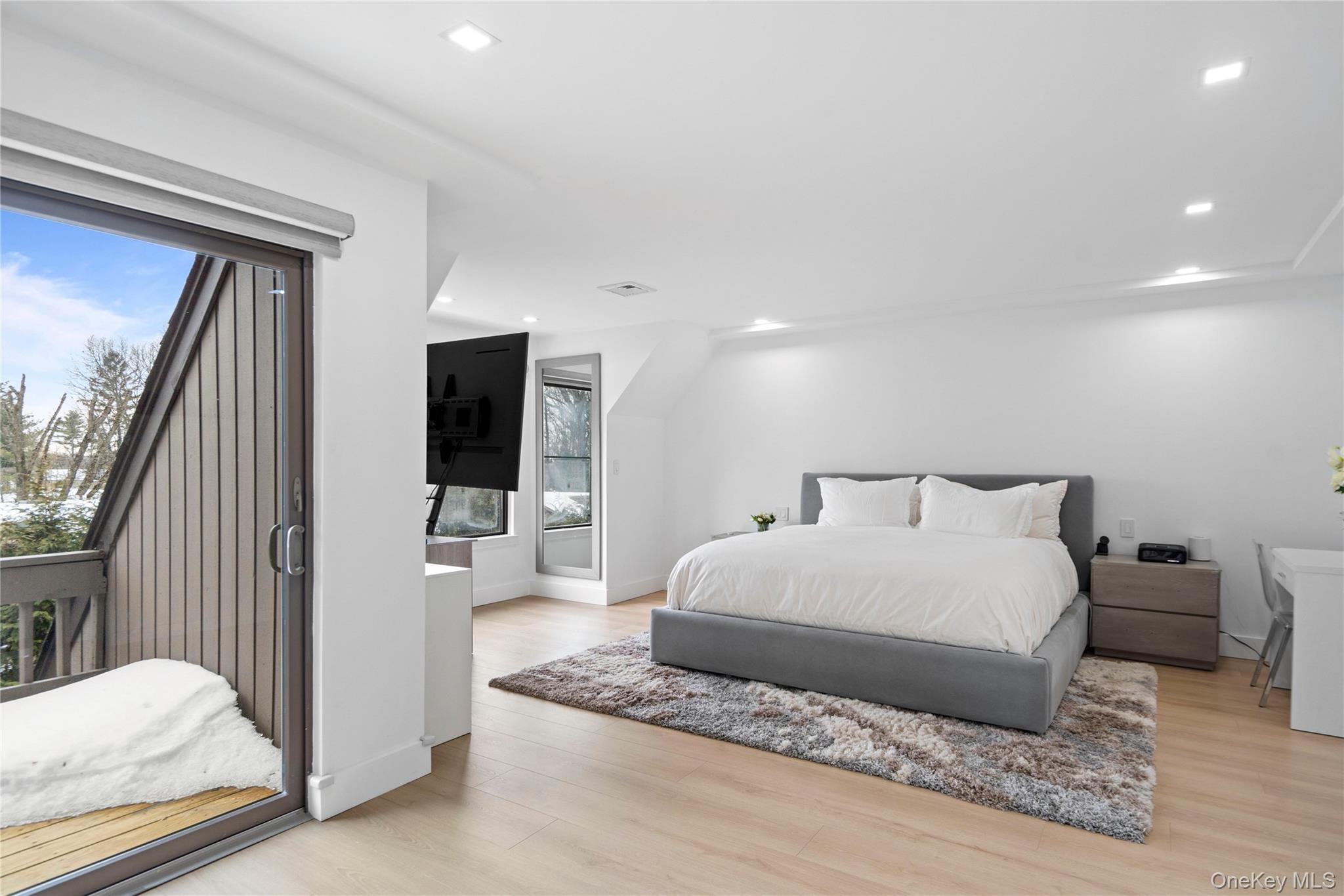 #16 photo, 16 Pony Circle, Roslyn Heights , NY 11577